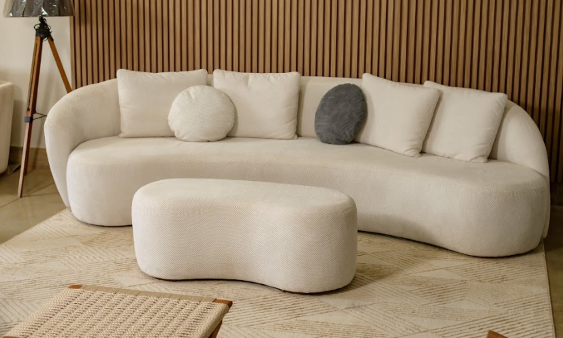 gray computer monitor