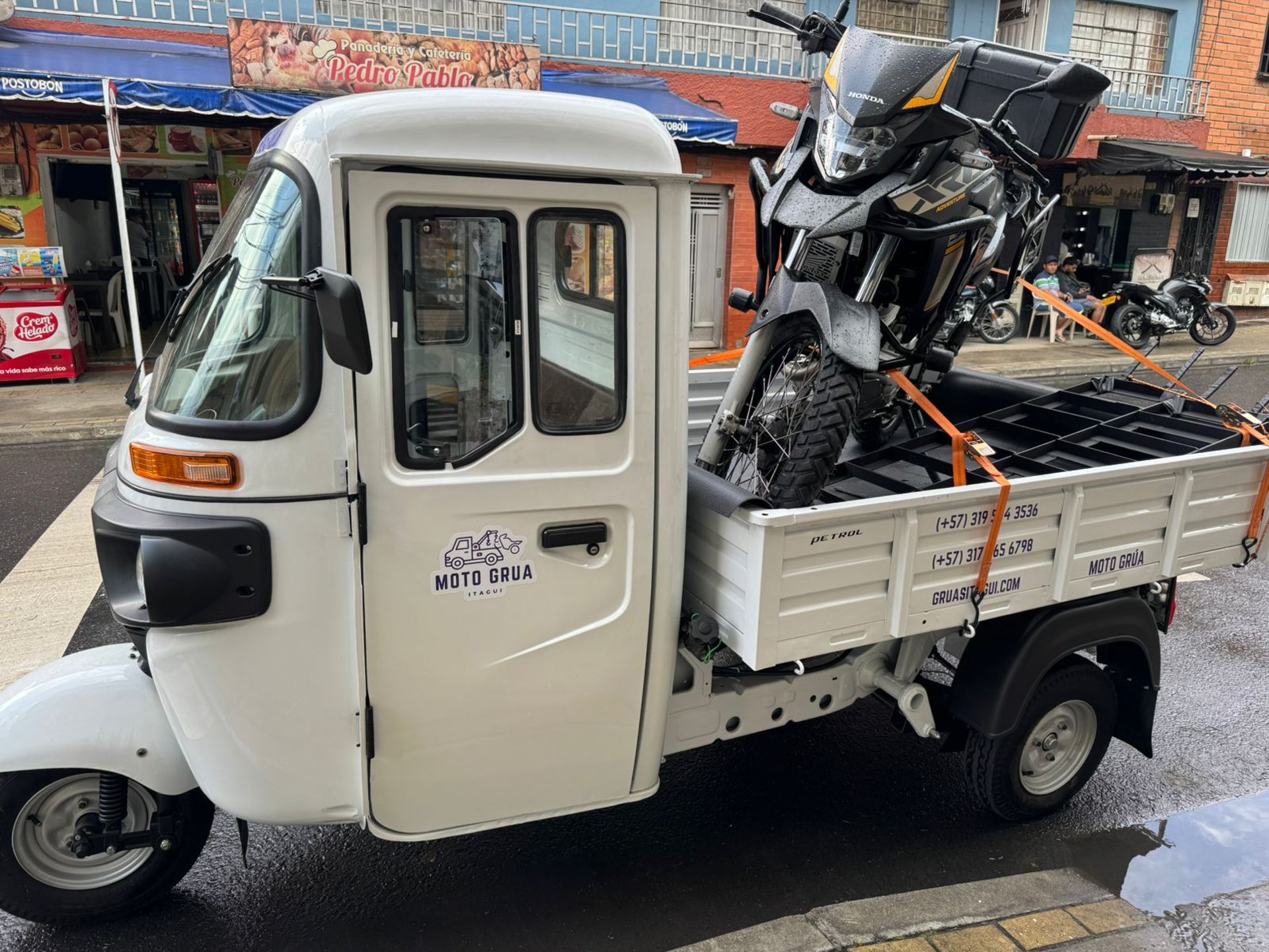 black and white bed linen