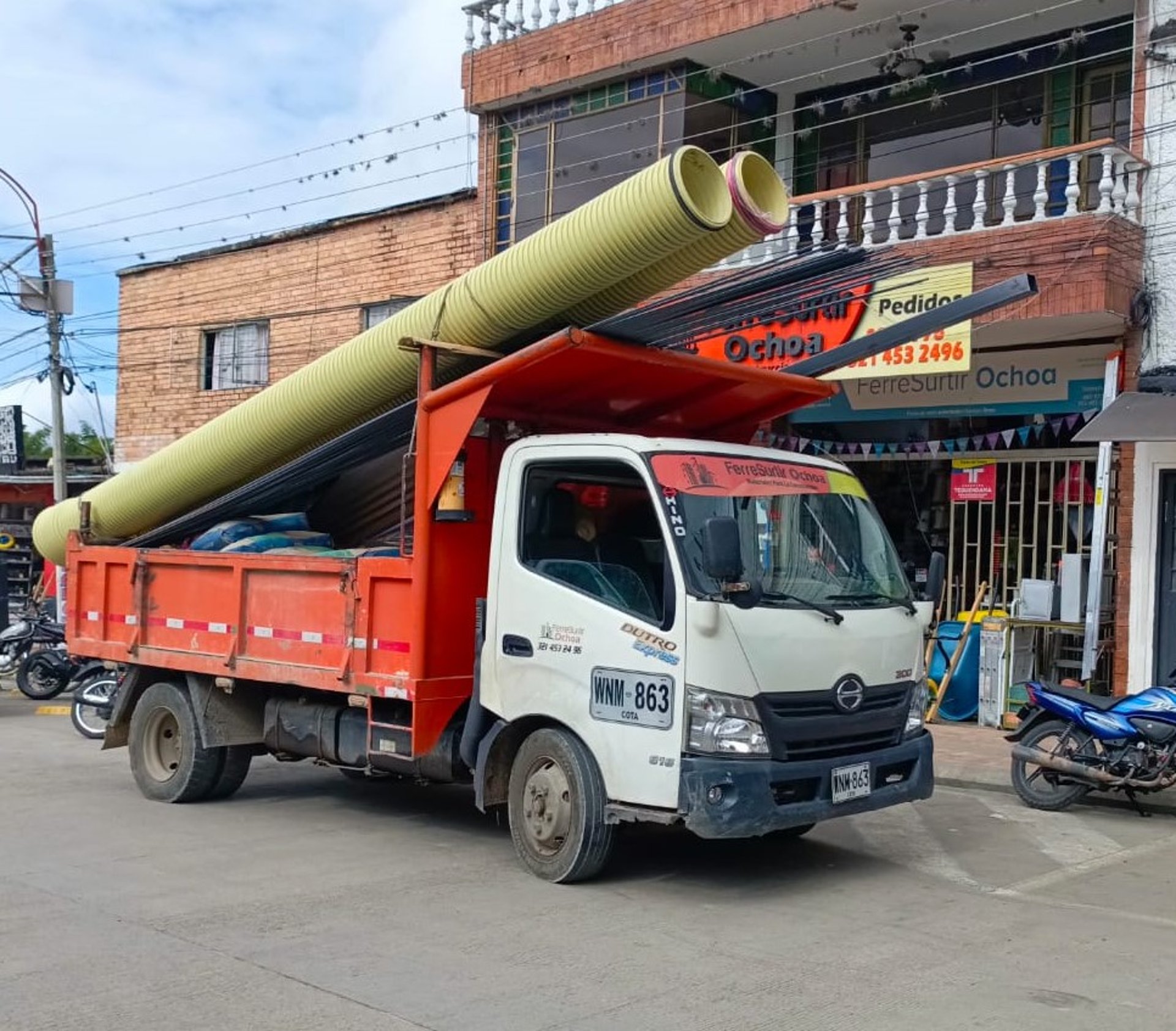 gray computer monitor