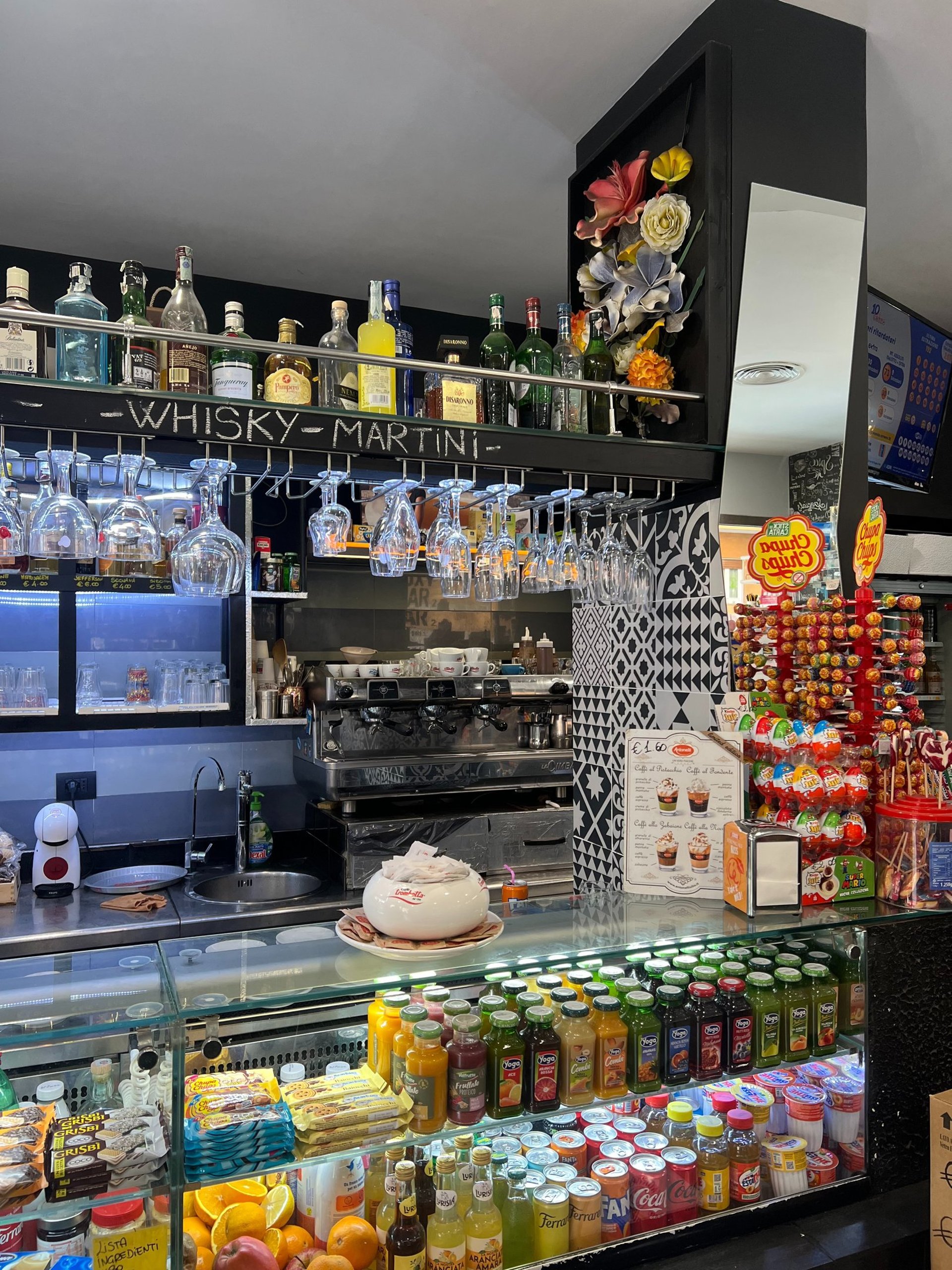 black and white bed linen