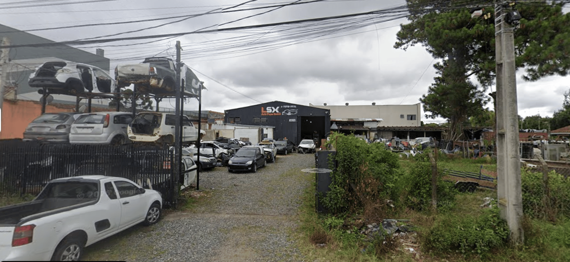 gray computer monitor