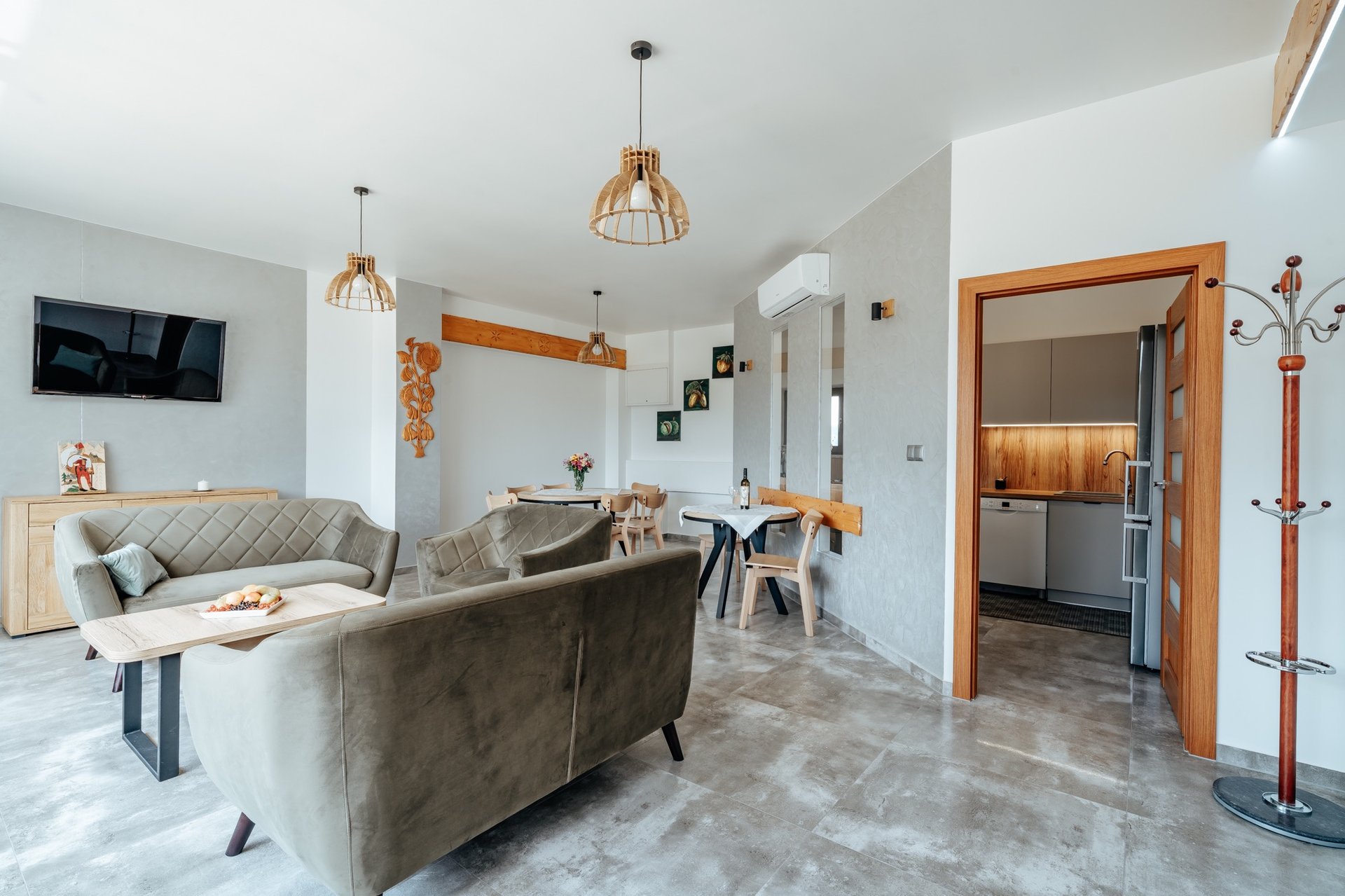 black and white bed linen