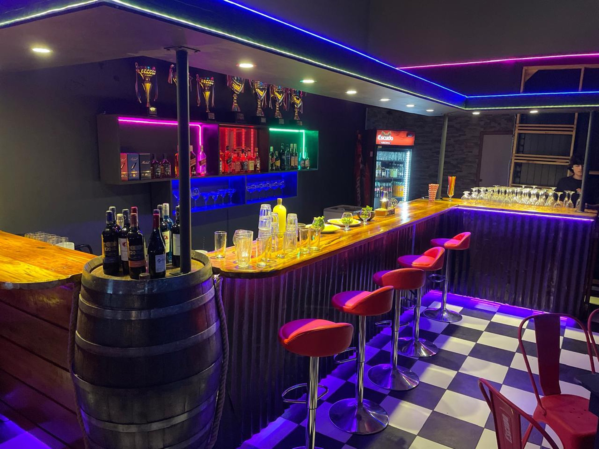 black and white bed linen