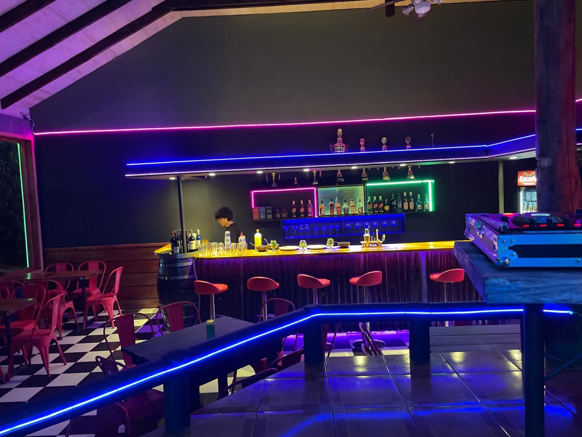 gray computer monitor