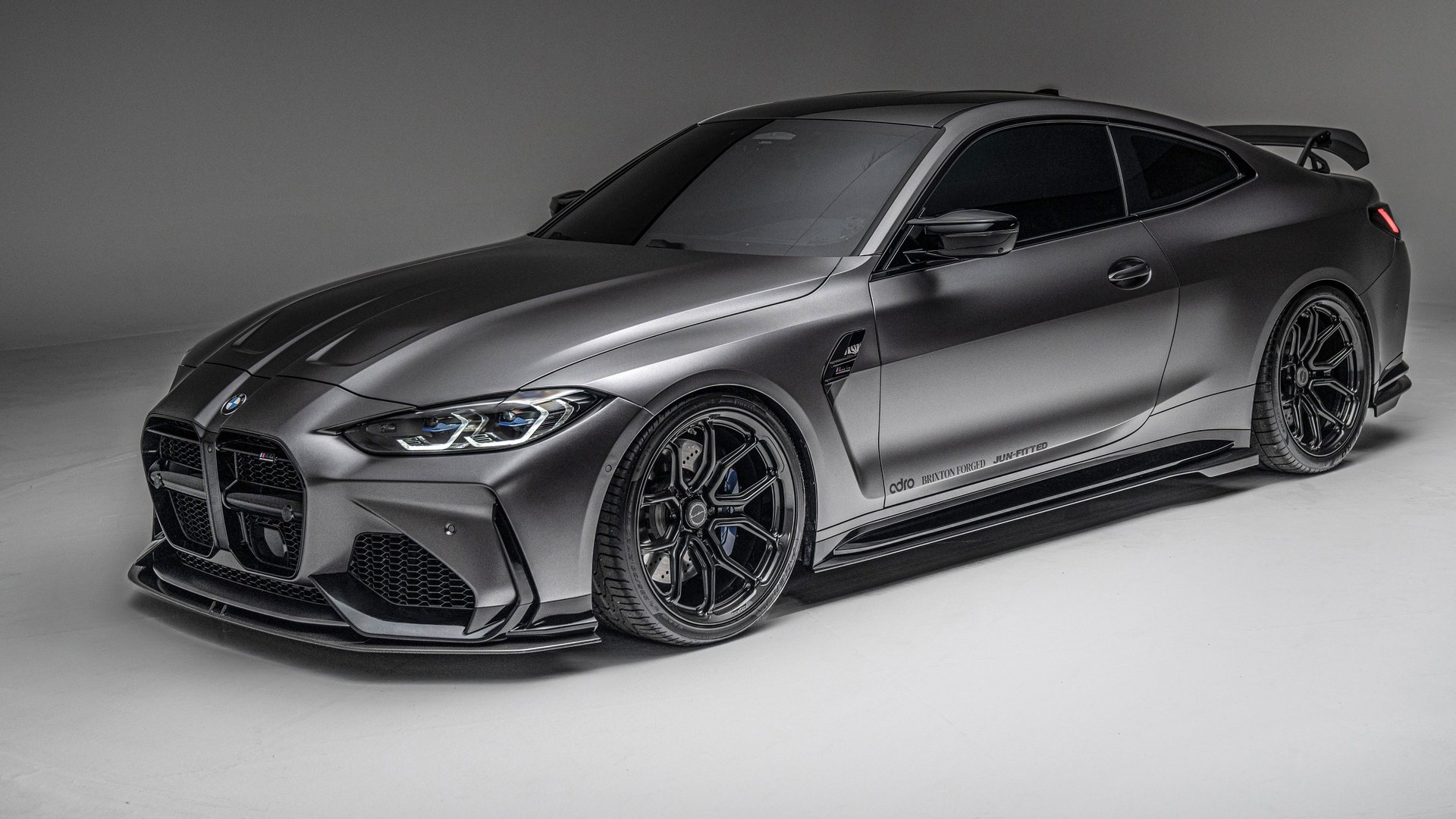 gray computer monitor