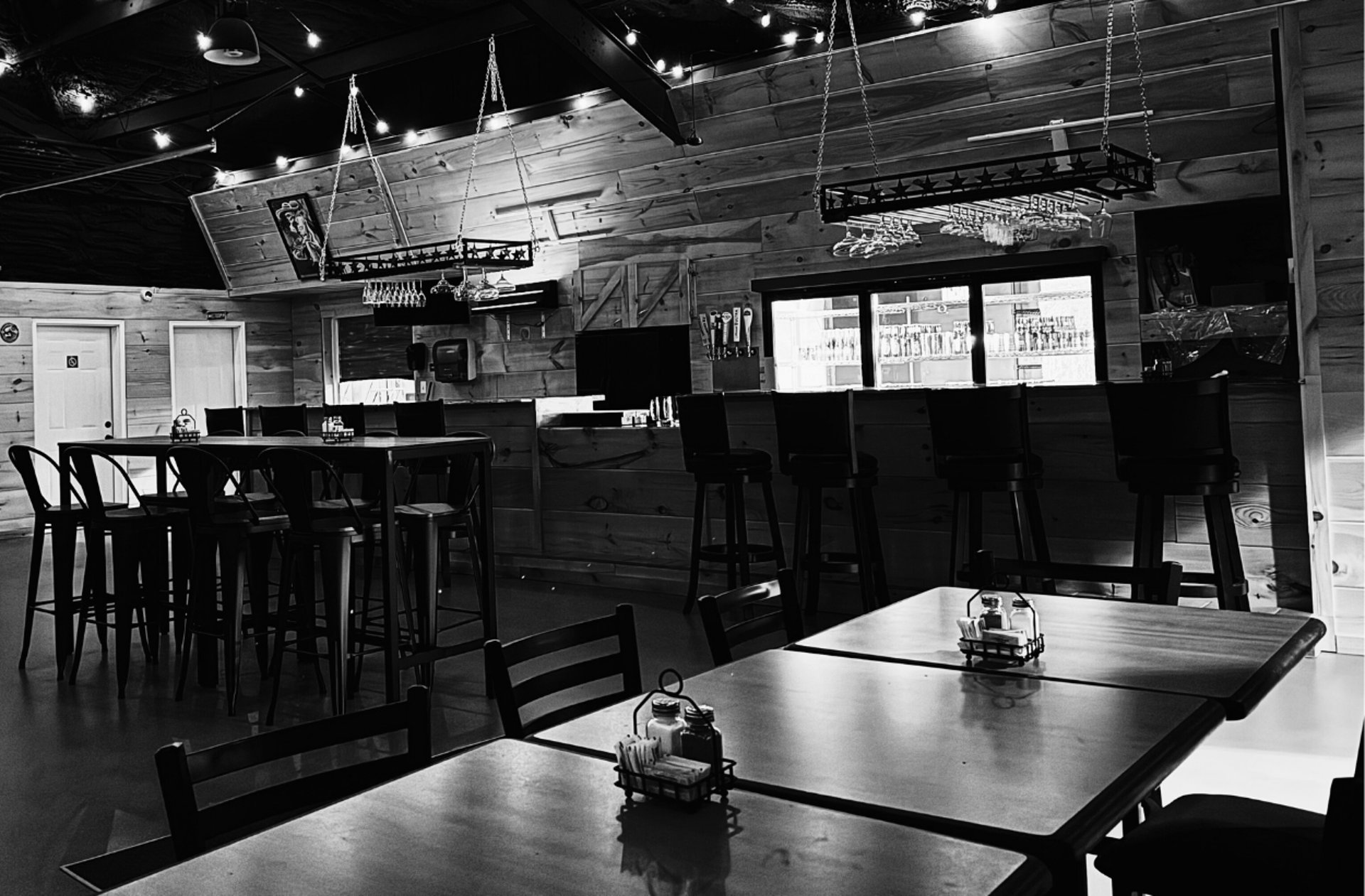 gray computer monitor