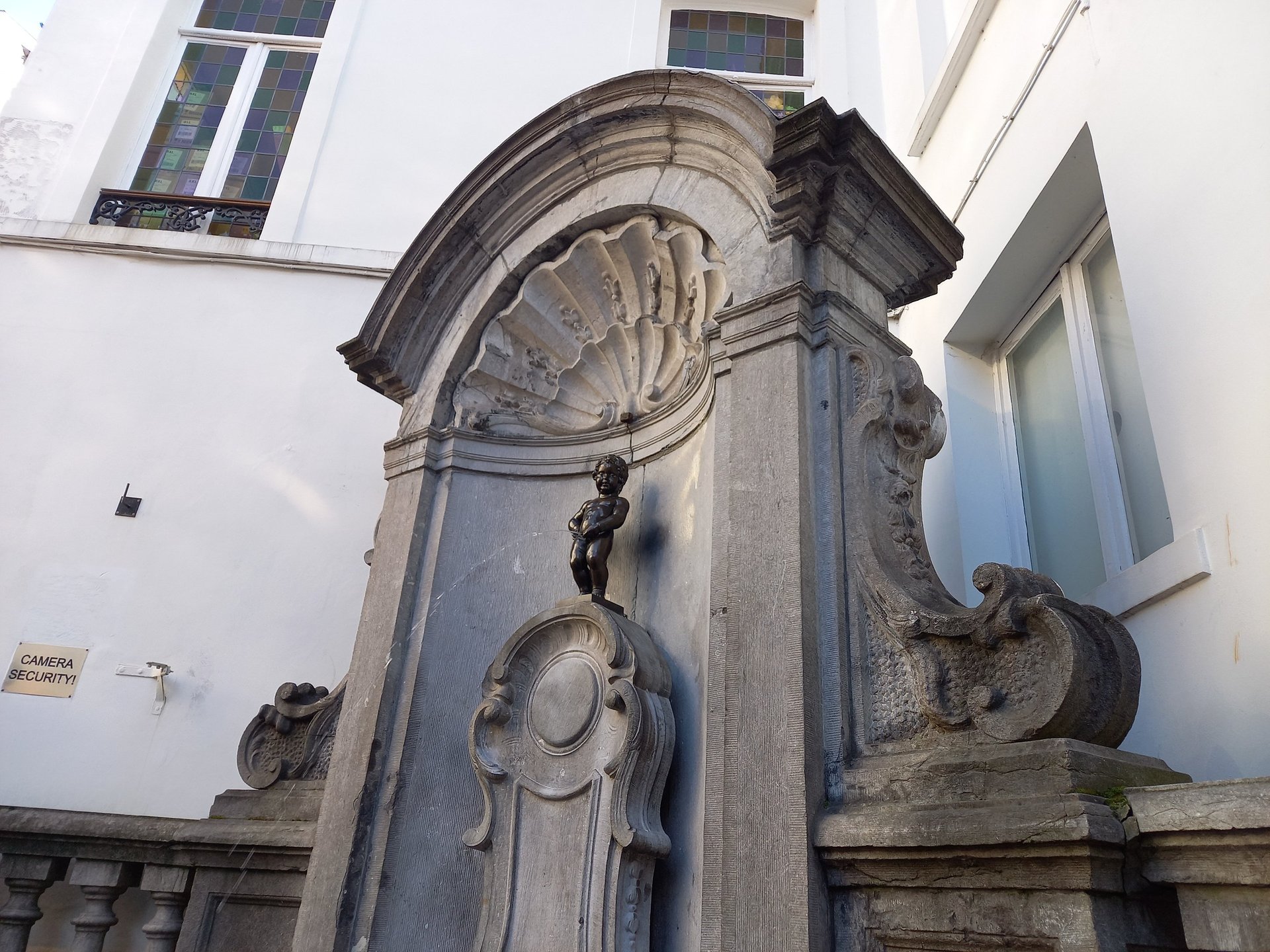 a narrow alley with a sign on the side of it