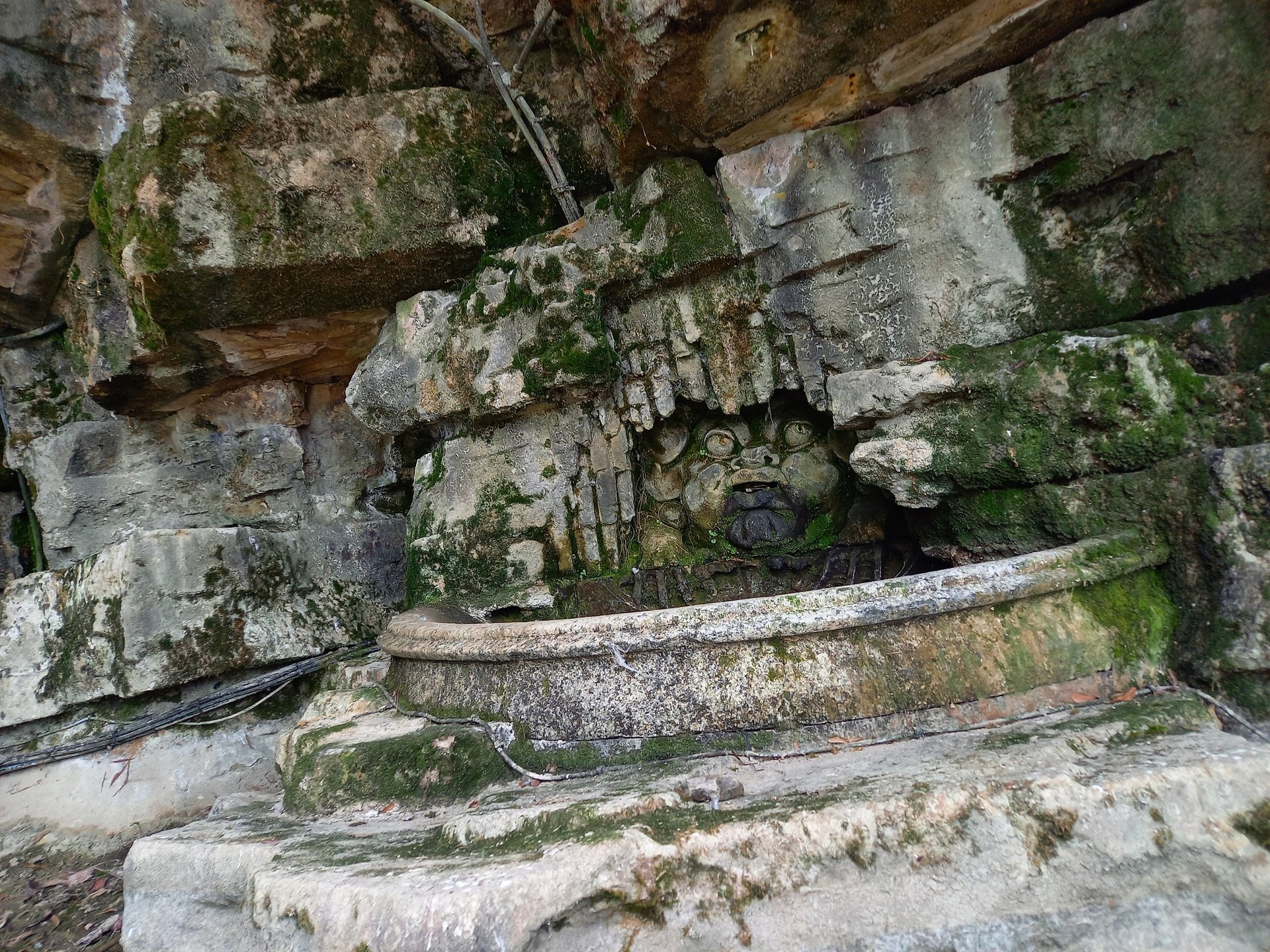 a narrow alley with a sign on the side of it