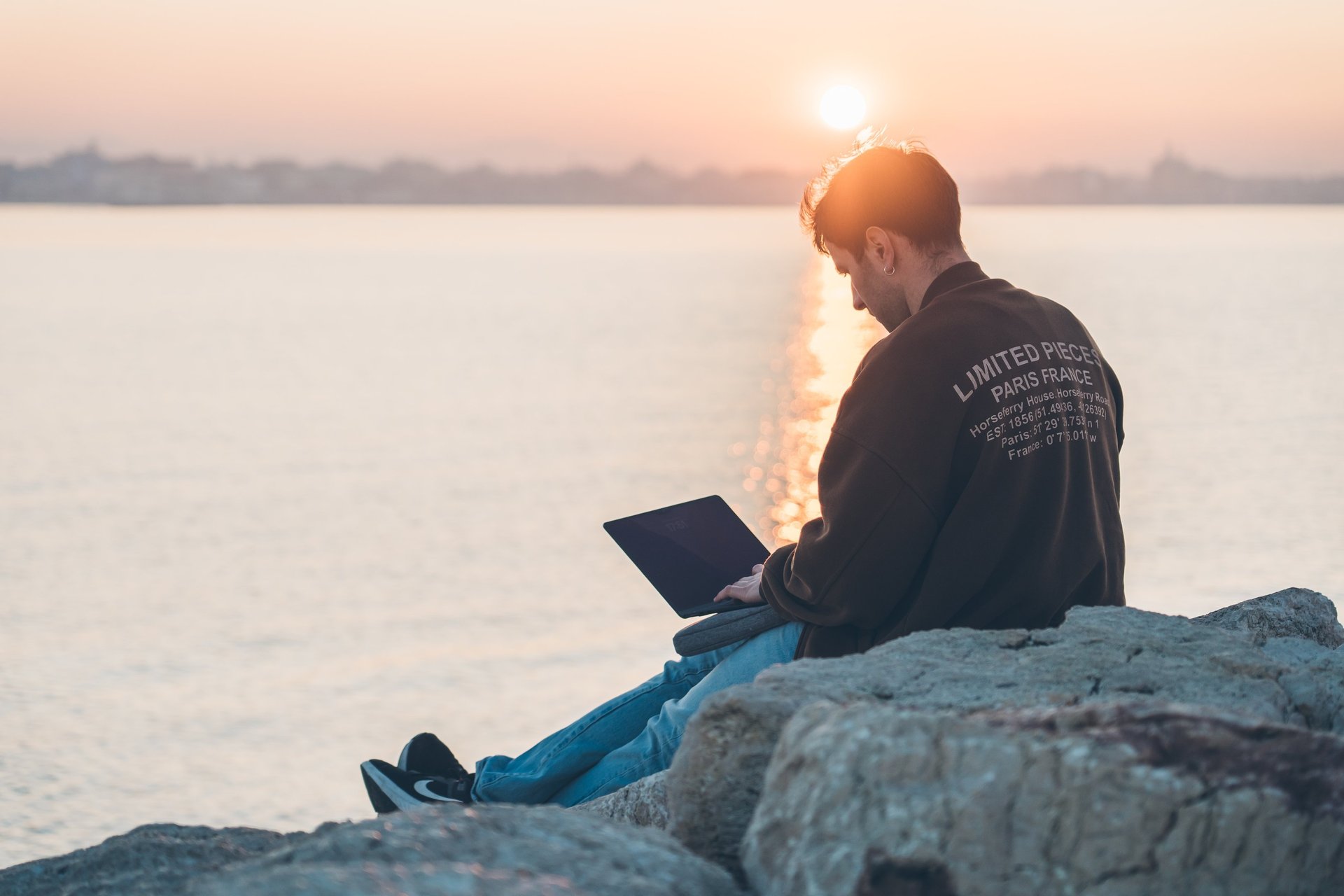 black and white bed linen