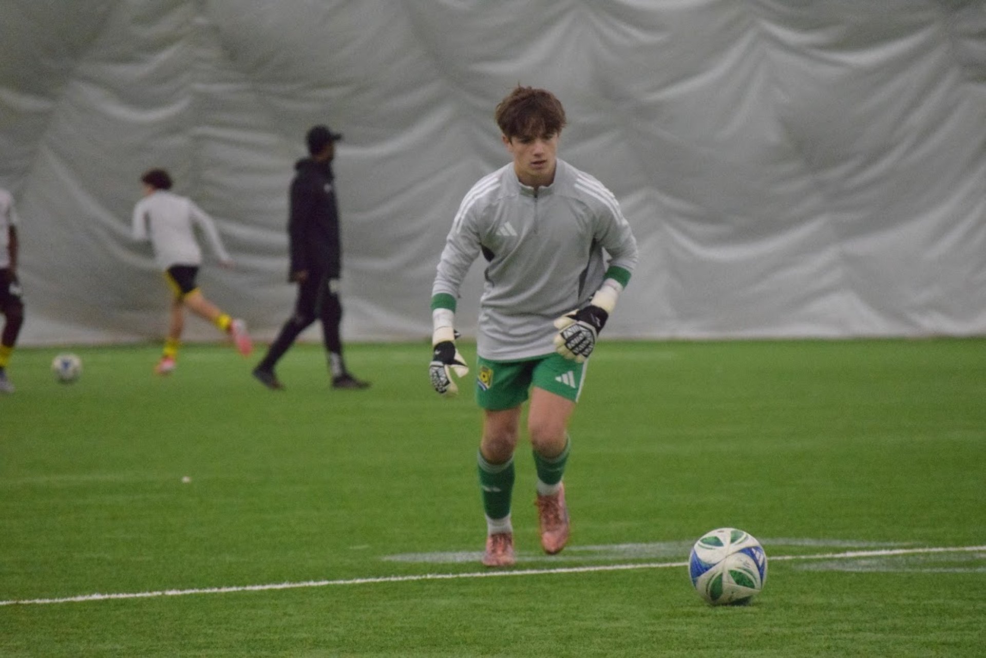 gray computer monitor