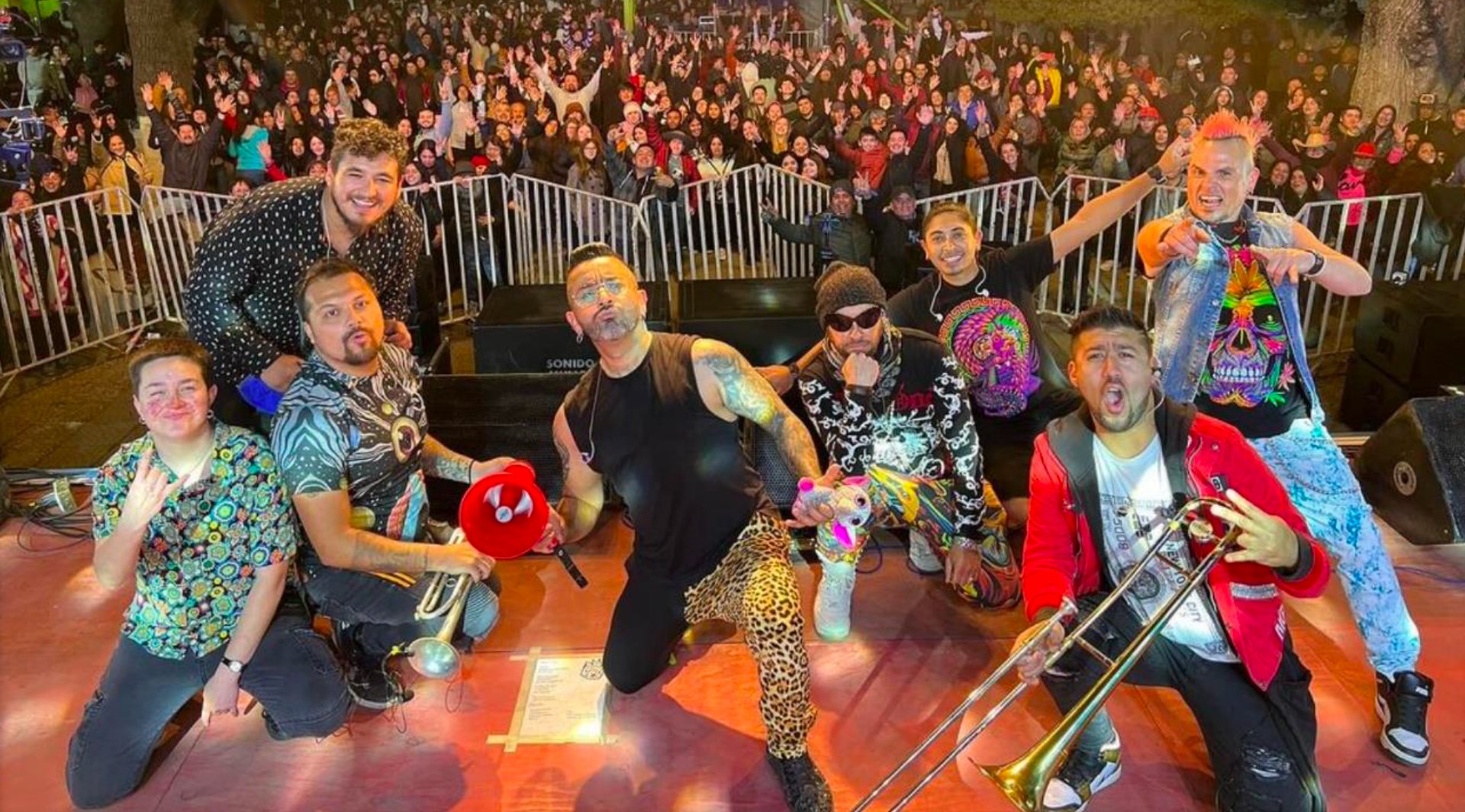 gray computer monitor