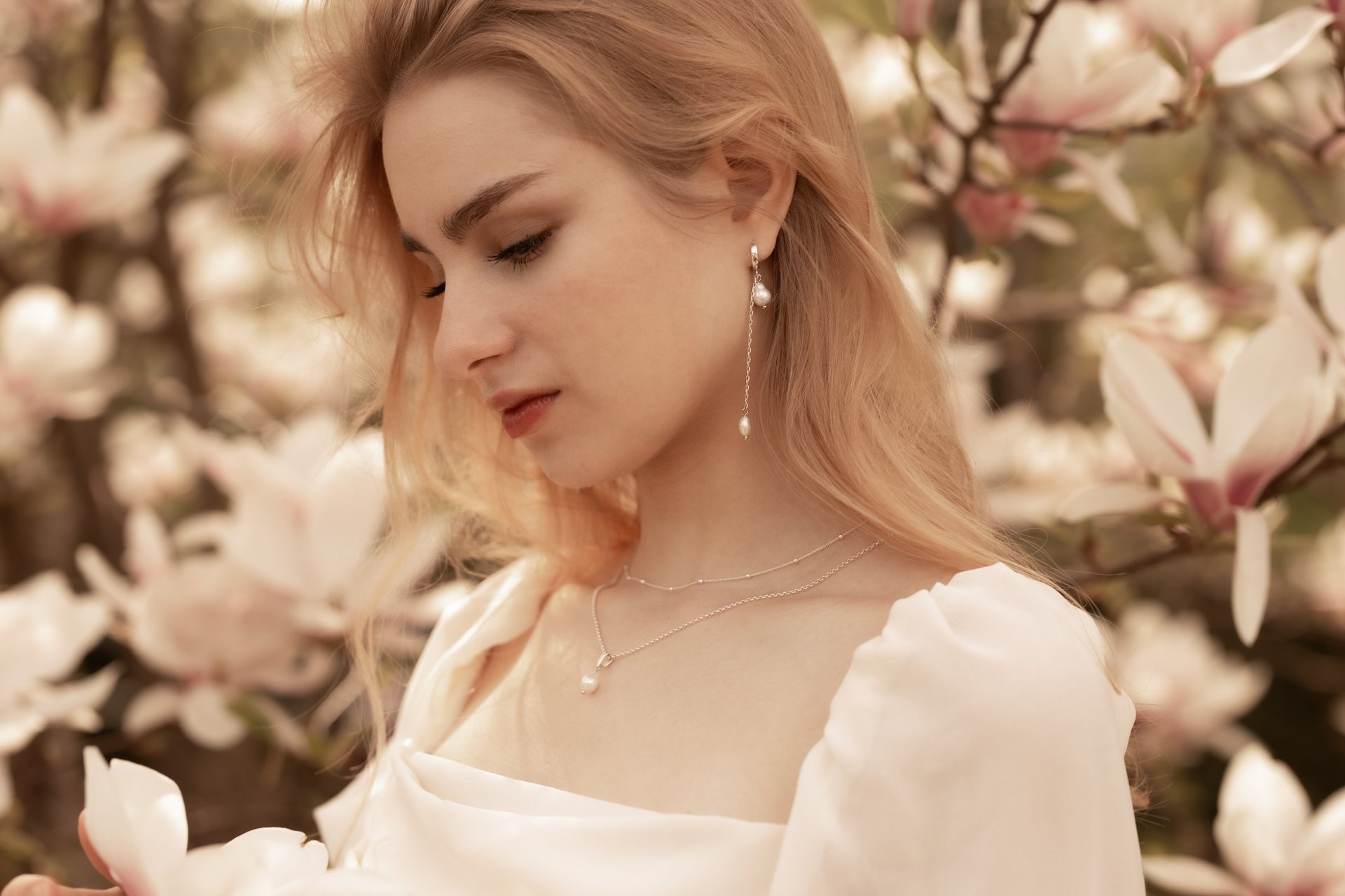 person wearing grey knit sweater