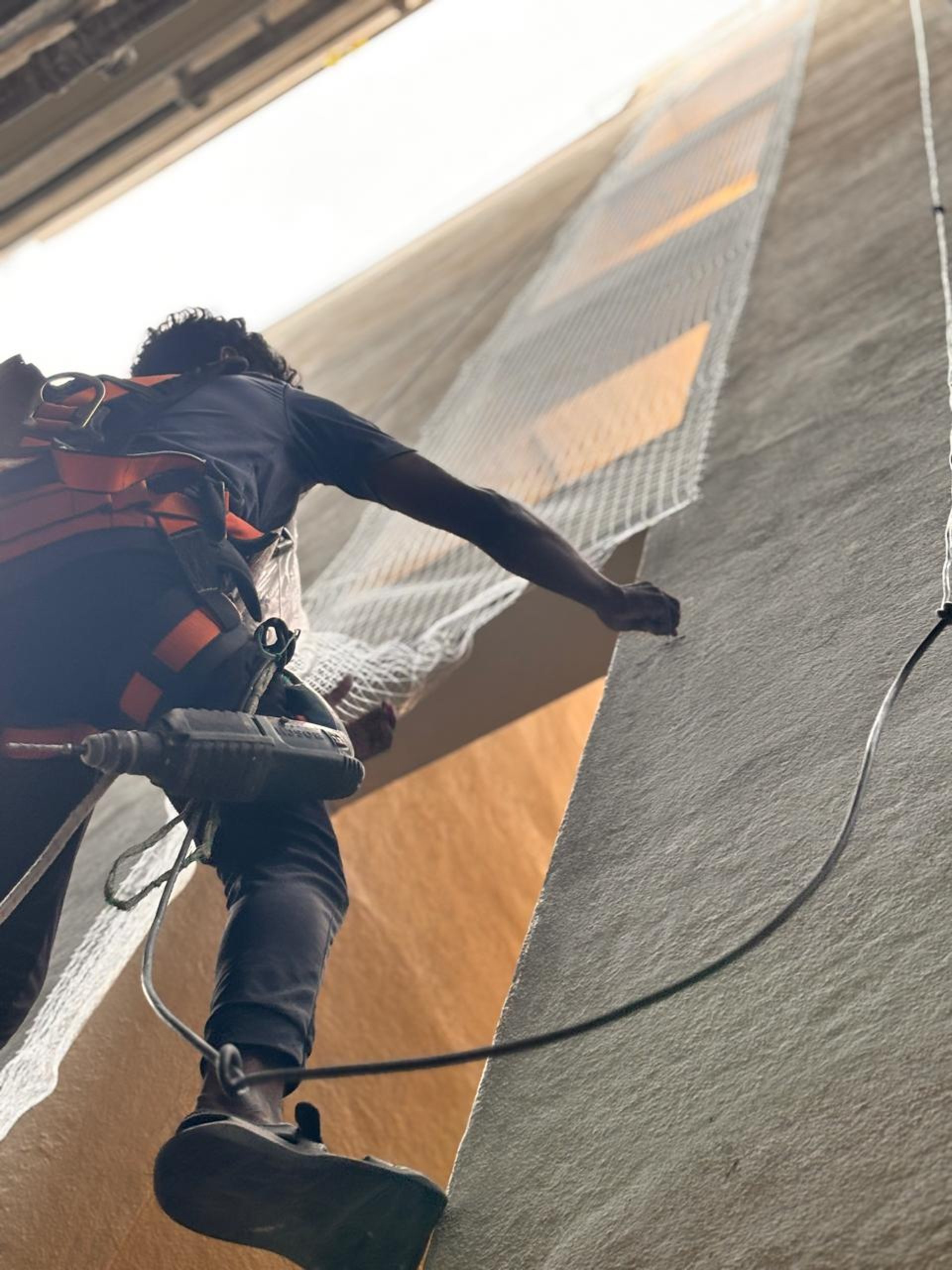 gray computer monitor