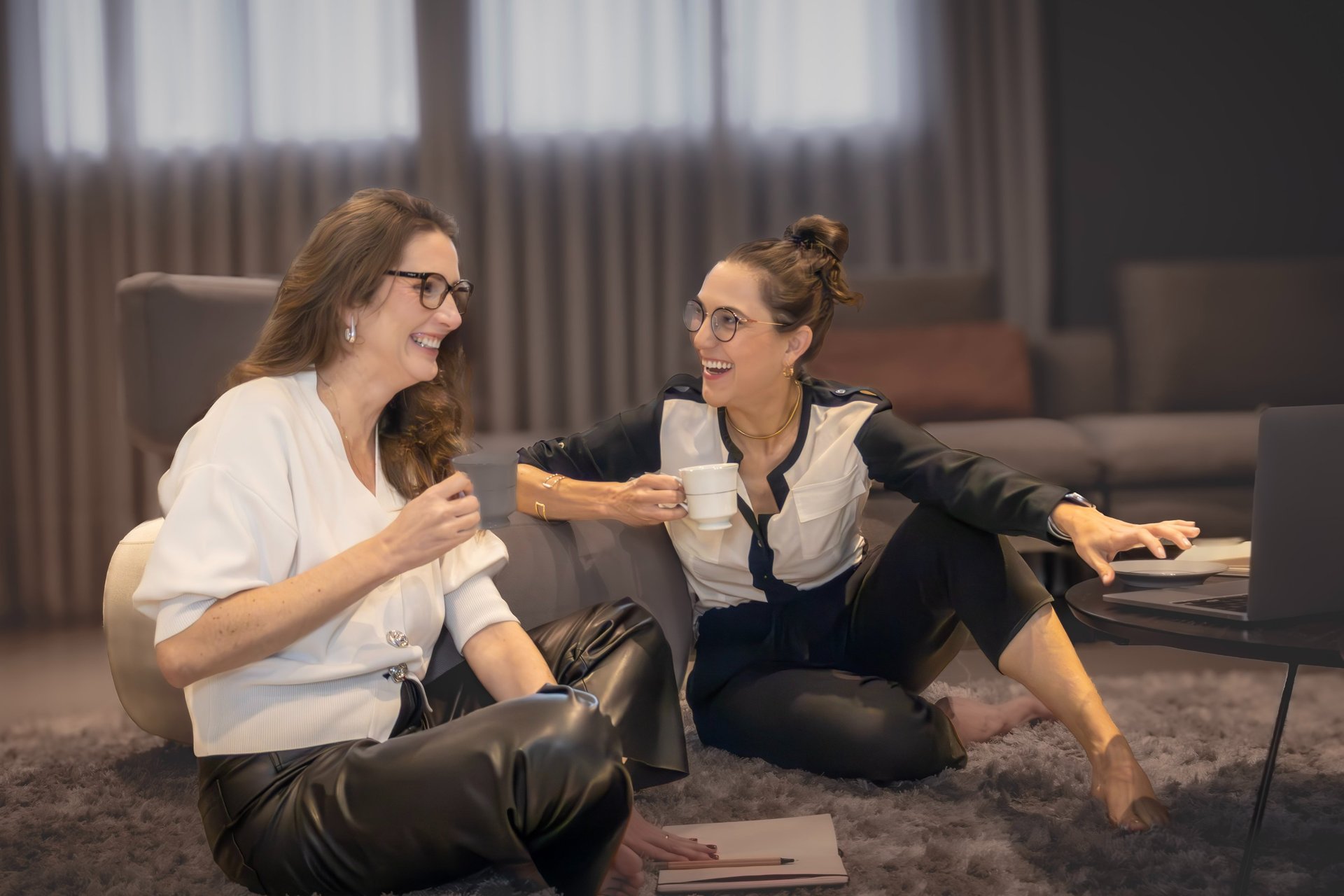 gray computer monitor