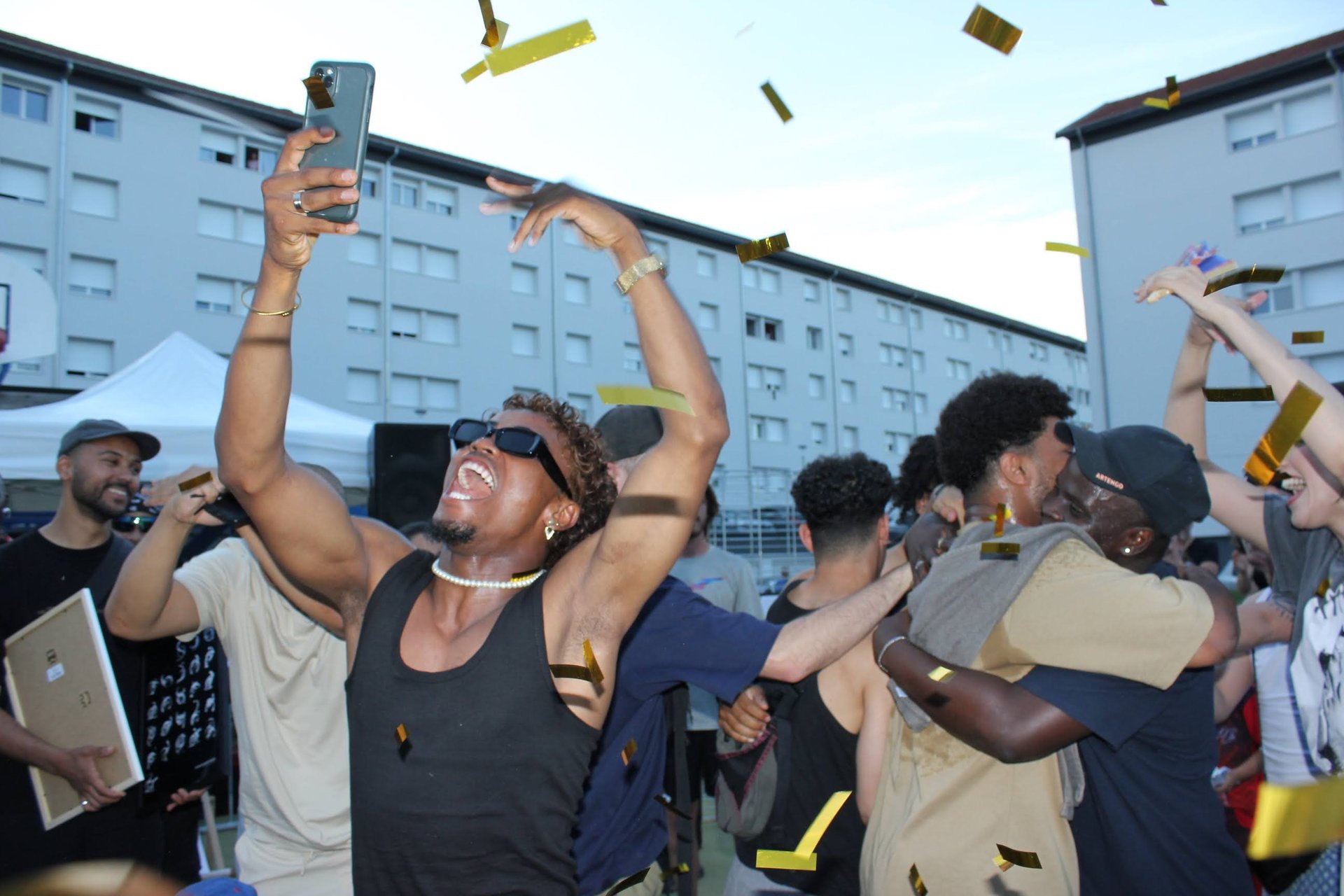 gray computer monitor