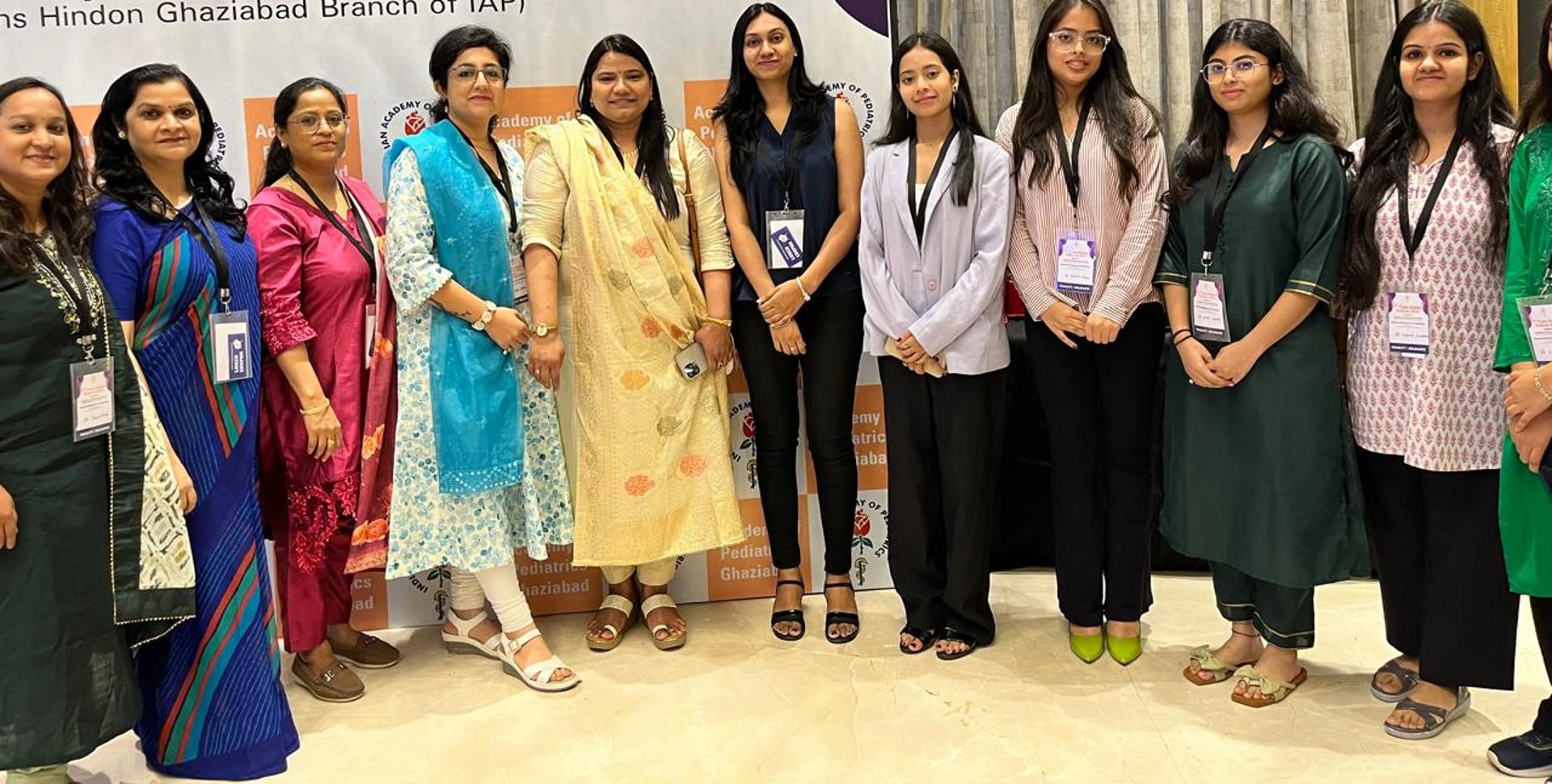 gray computer monitor