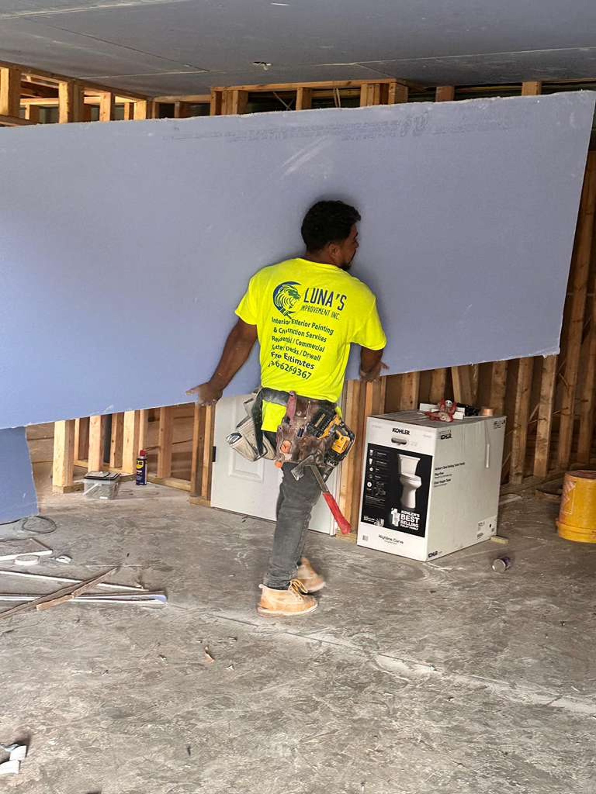 gray computer monitor