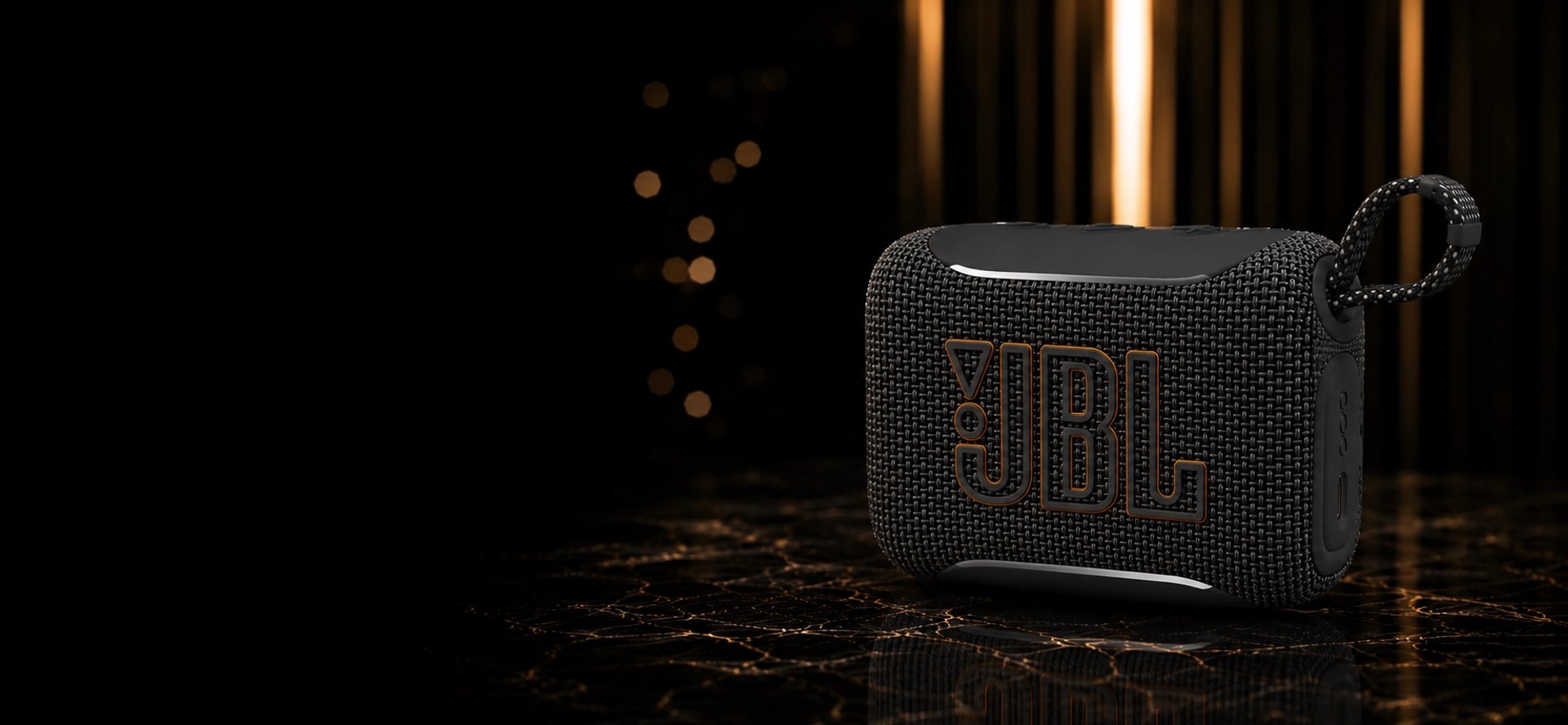 L'enceinte JBL GO 5 sur du marbre noir et or