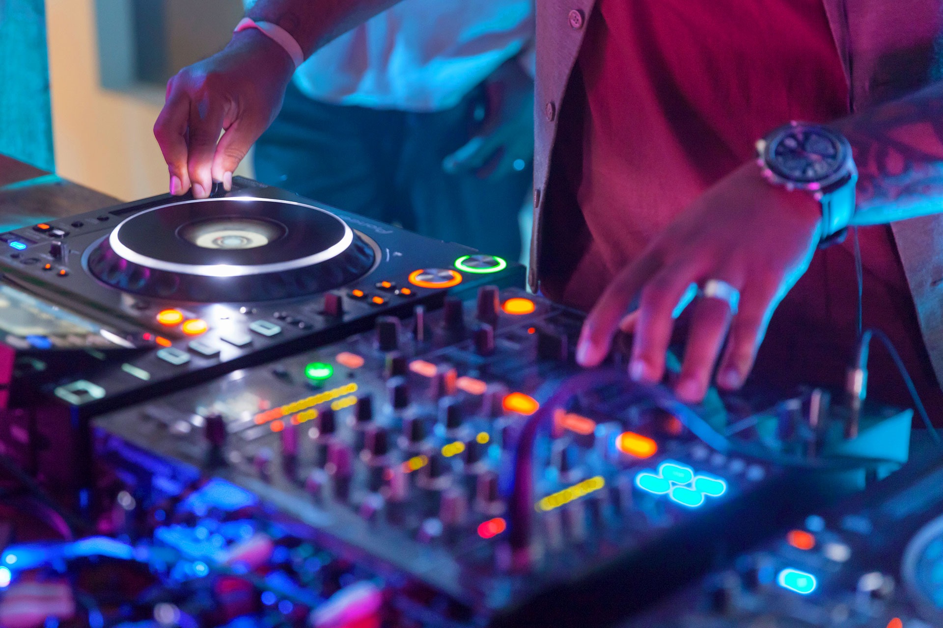 person wearing grey knit sweater