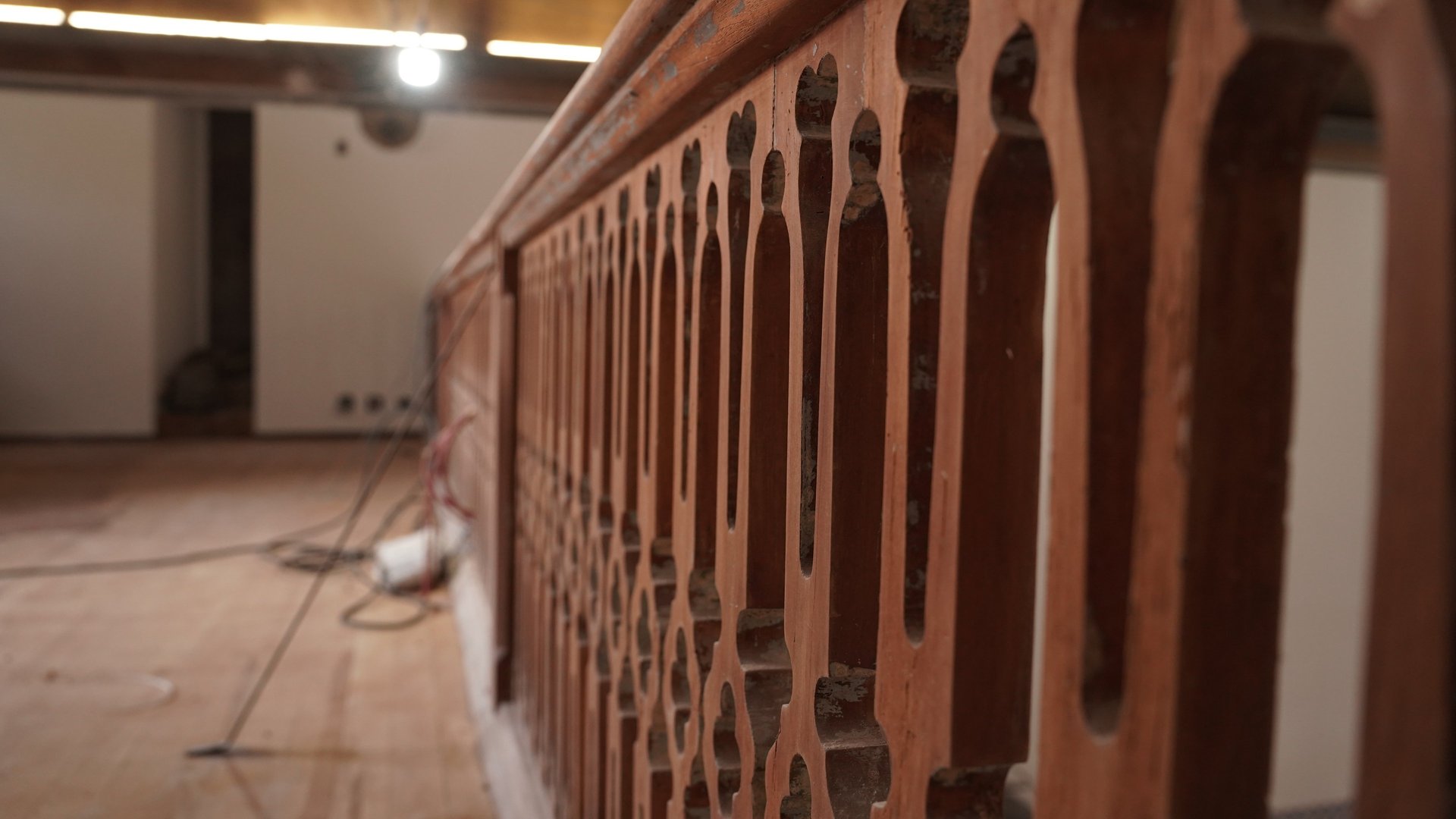 black and brown leather padded tub sofa