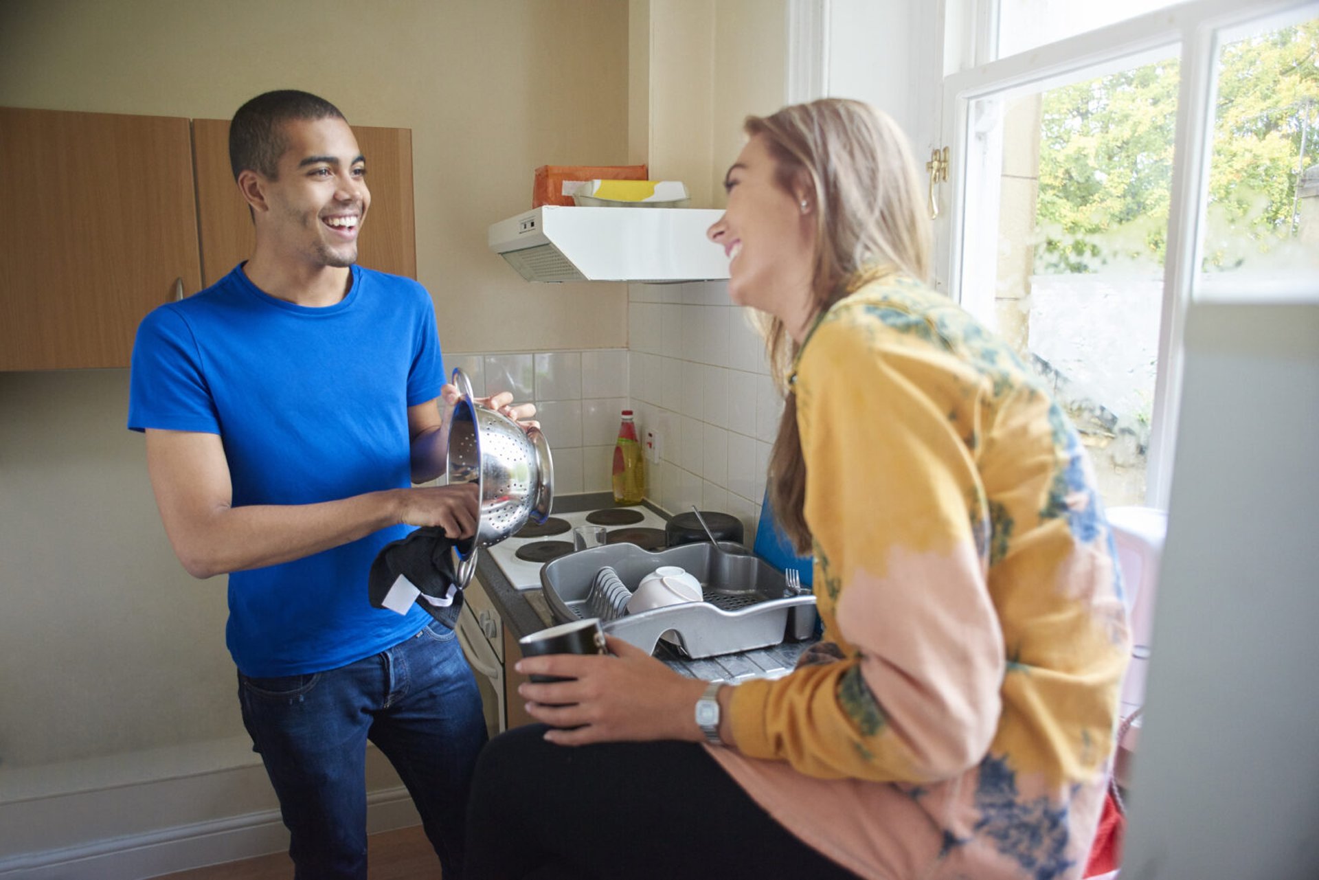 gray computer monitor