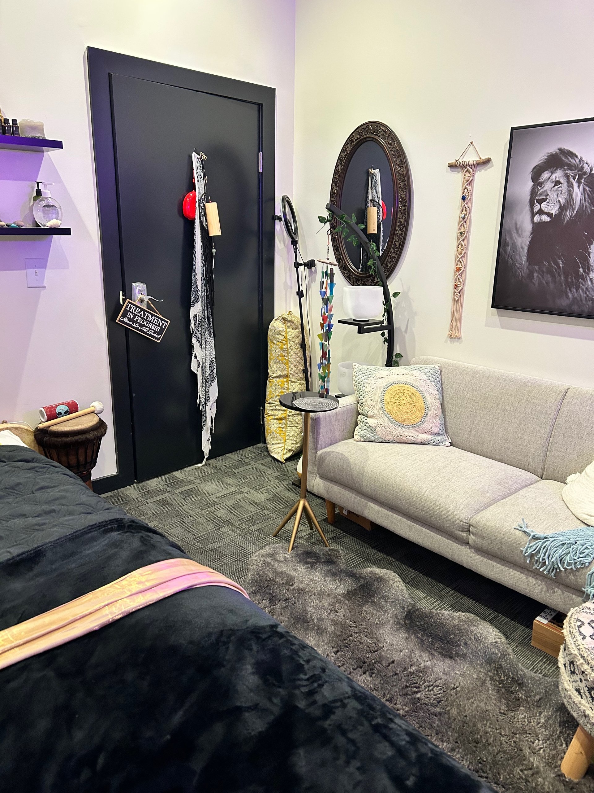 gray computer monitor