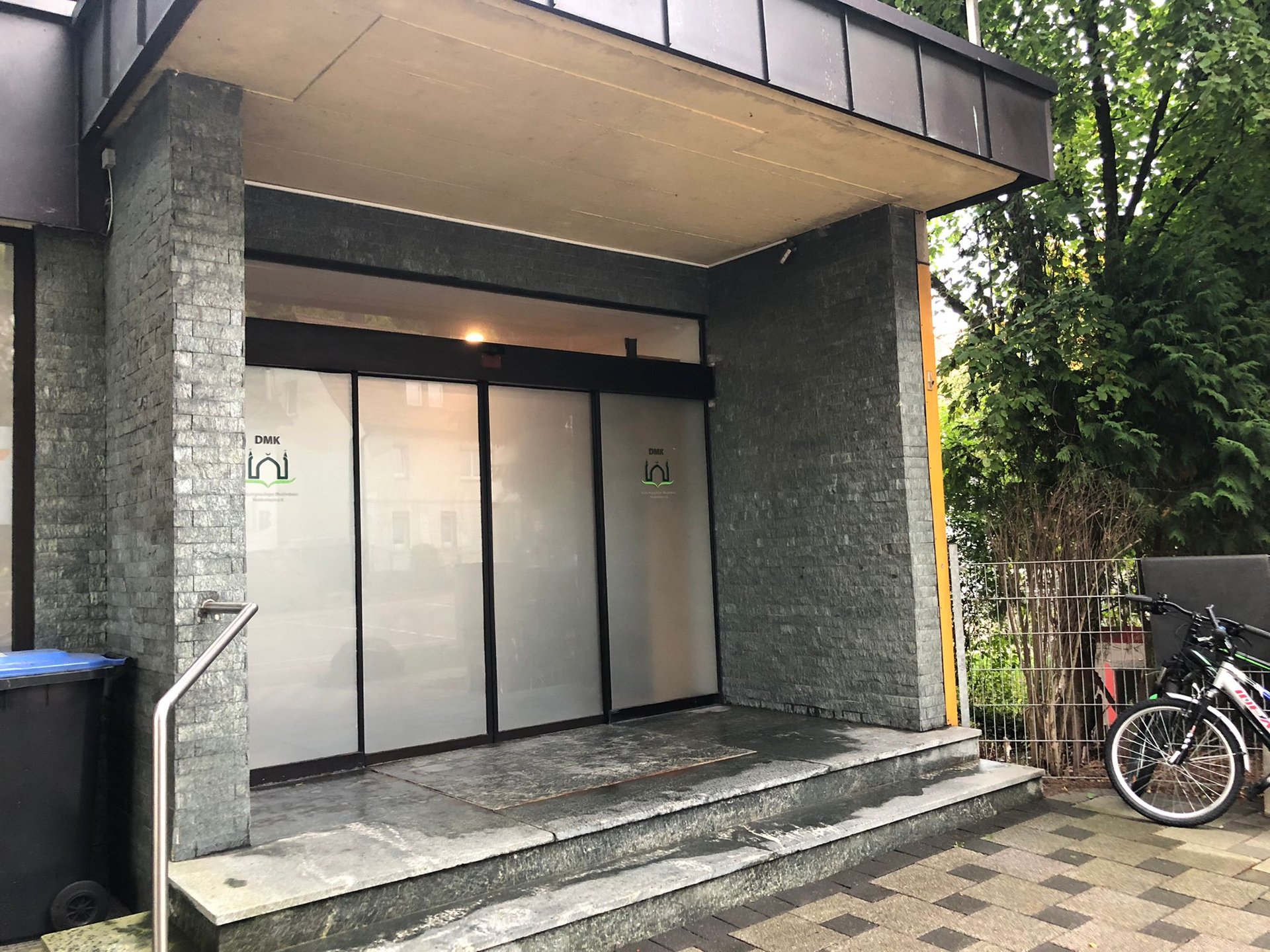 black and brown leather padded tub sofa