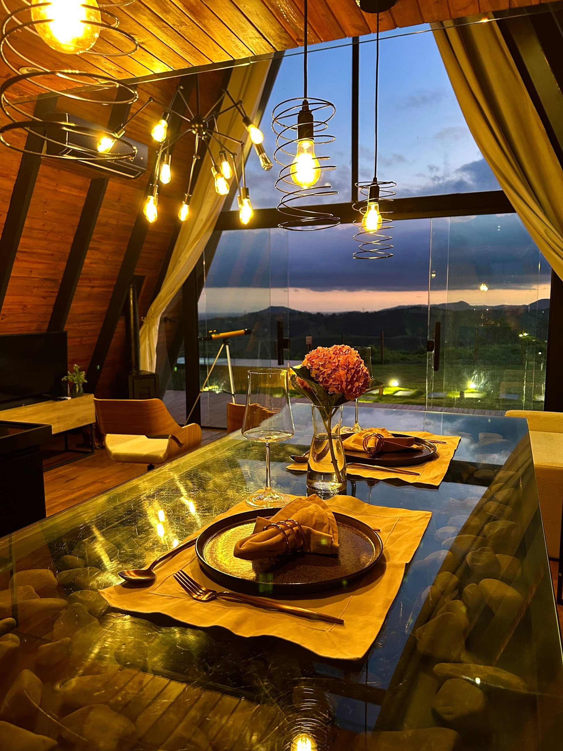 black and white bed linen