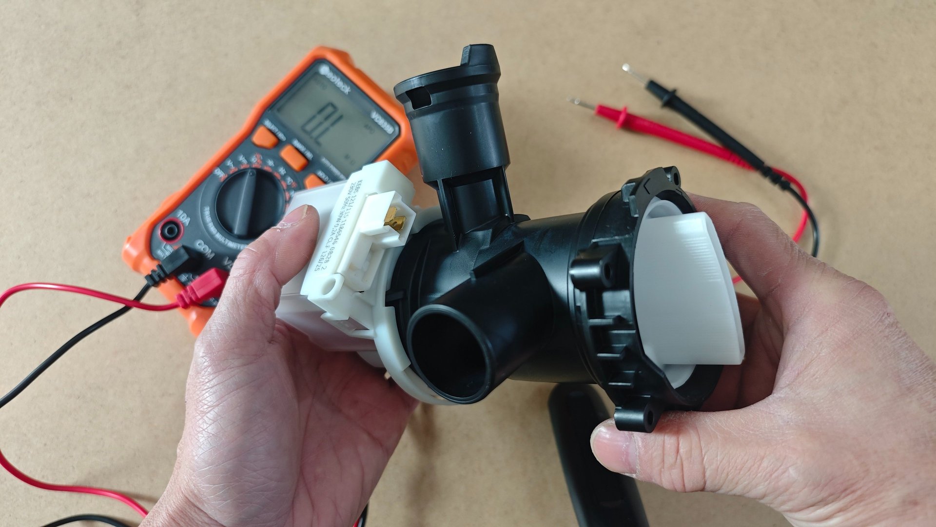 gray computer monitor