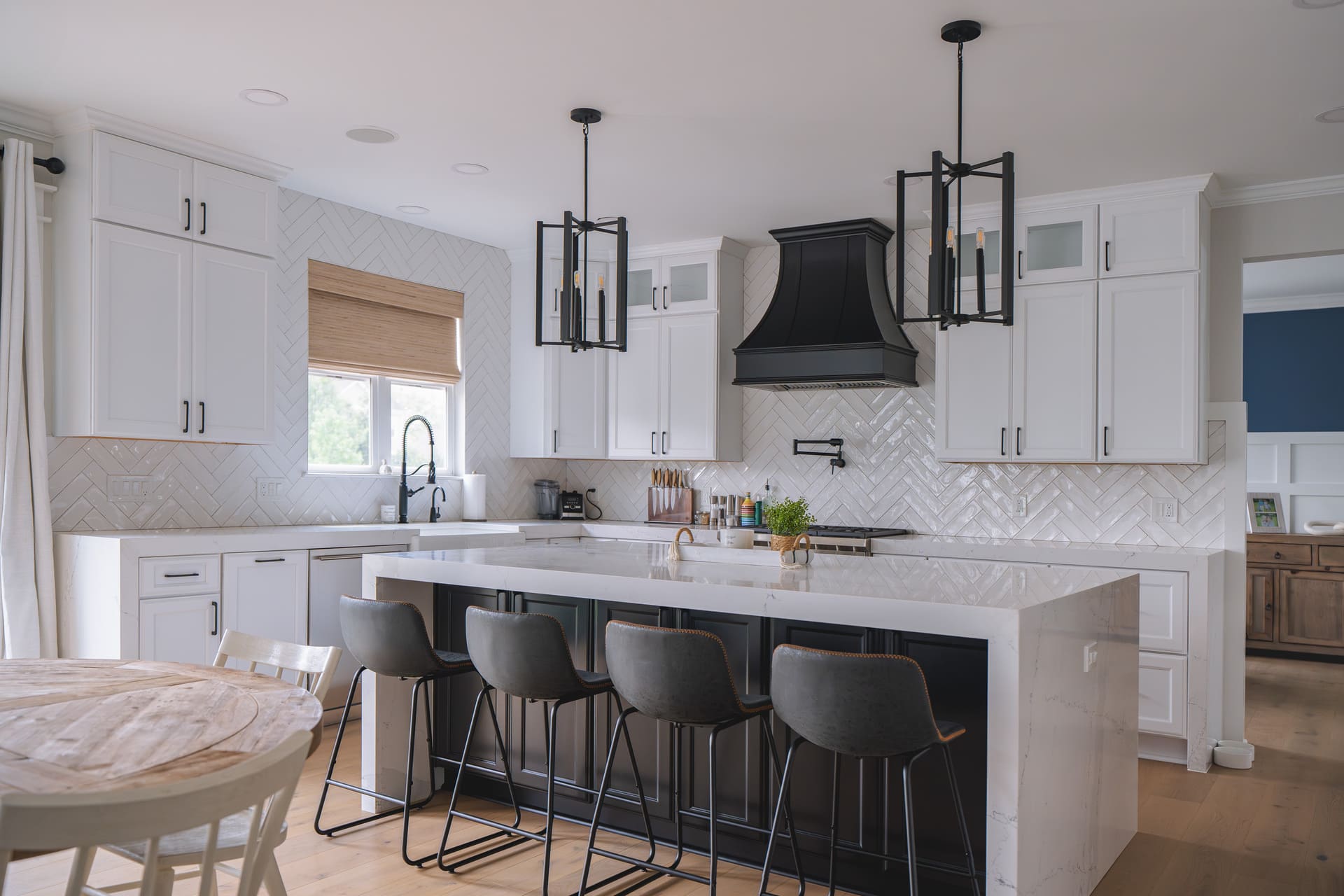 black and white bed linen