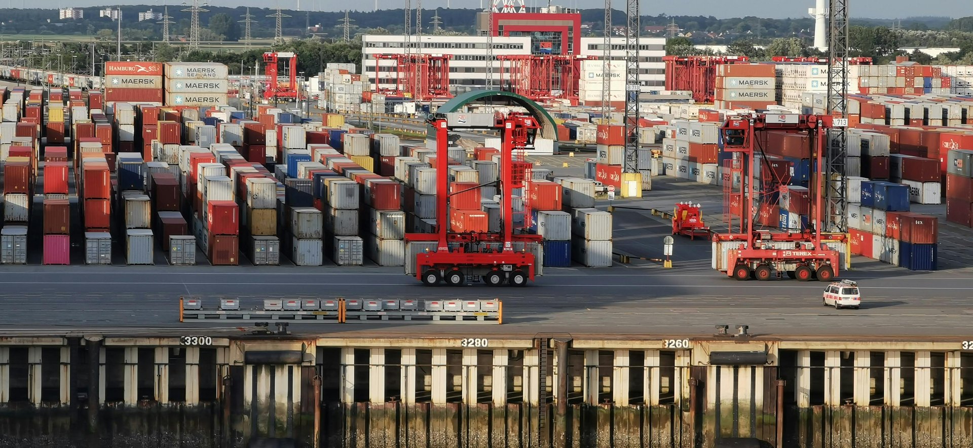 intermodal container lot
