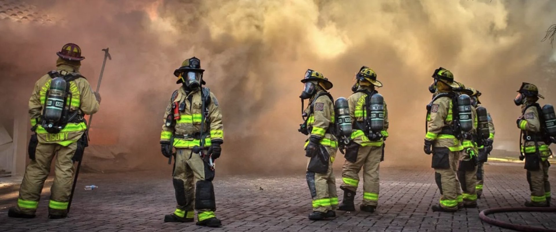 gray computer monitor