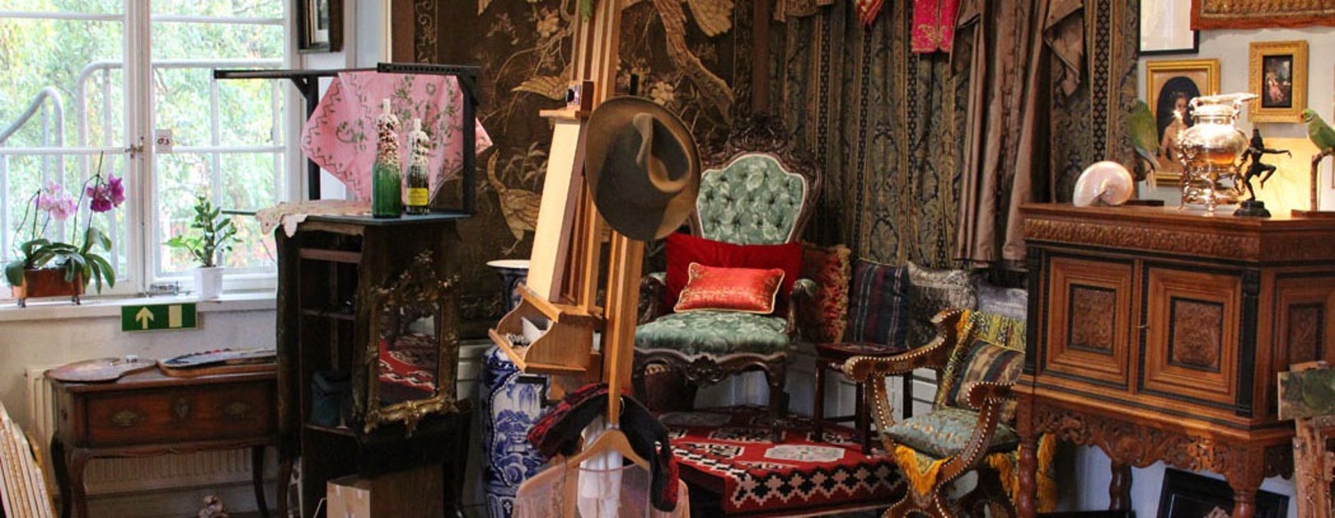 black and white bed linen