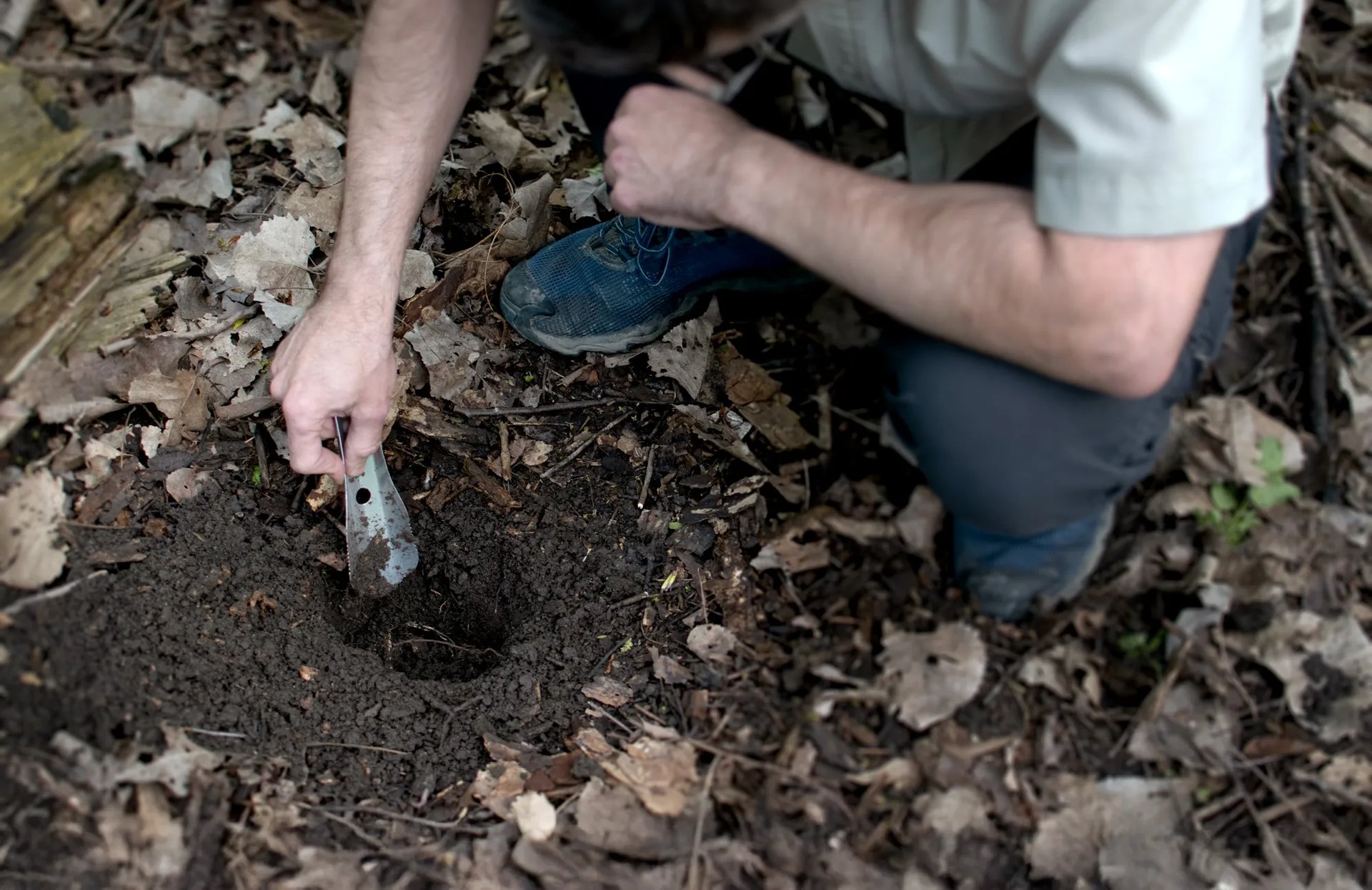 man using boglerco trowel