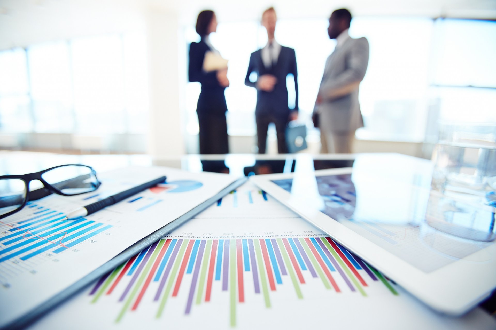 gray computer monitor