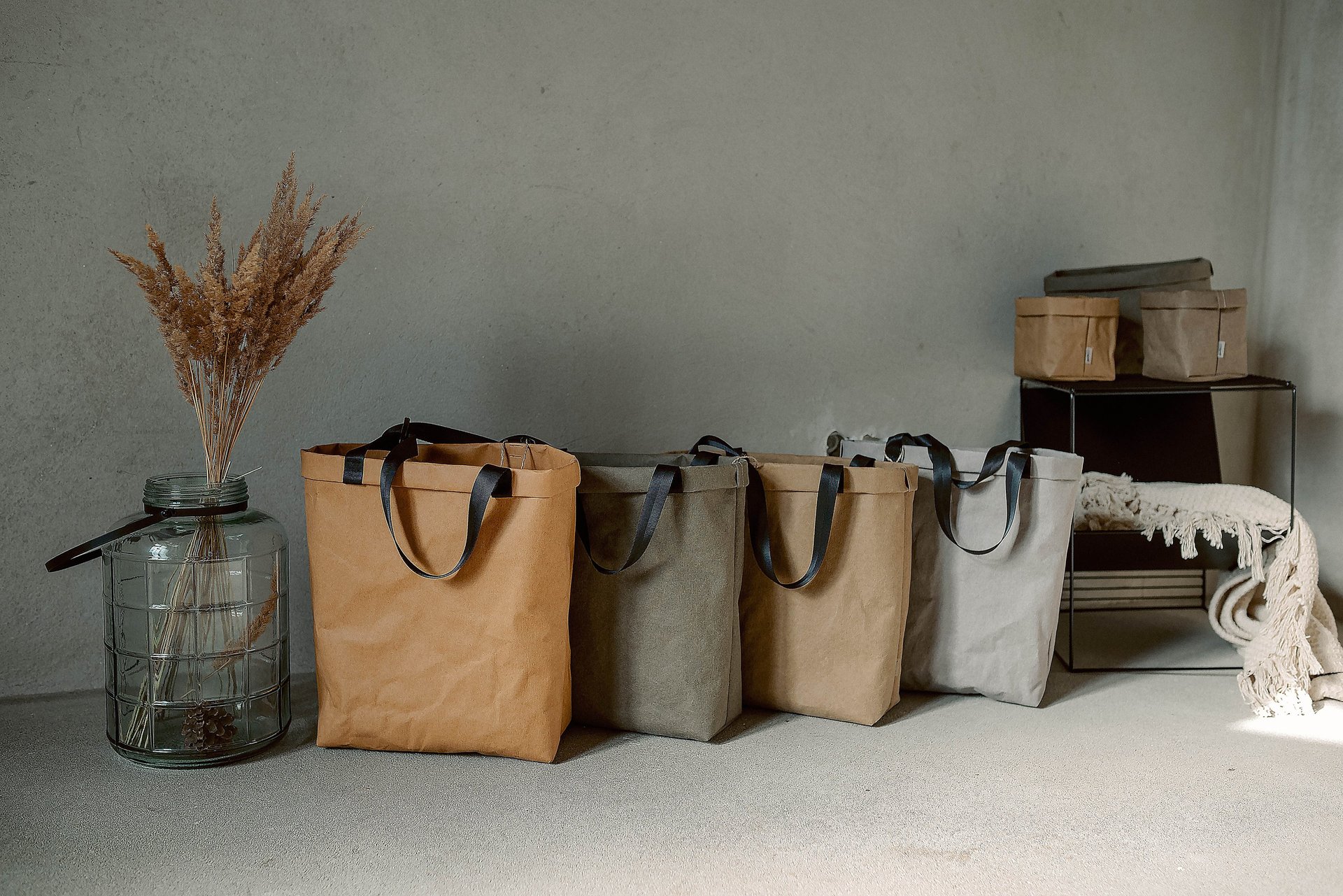 black and white bed linen