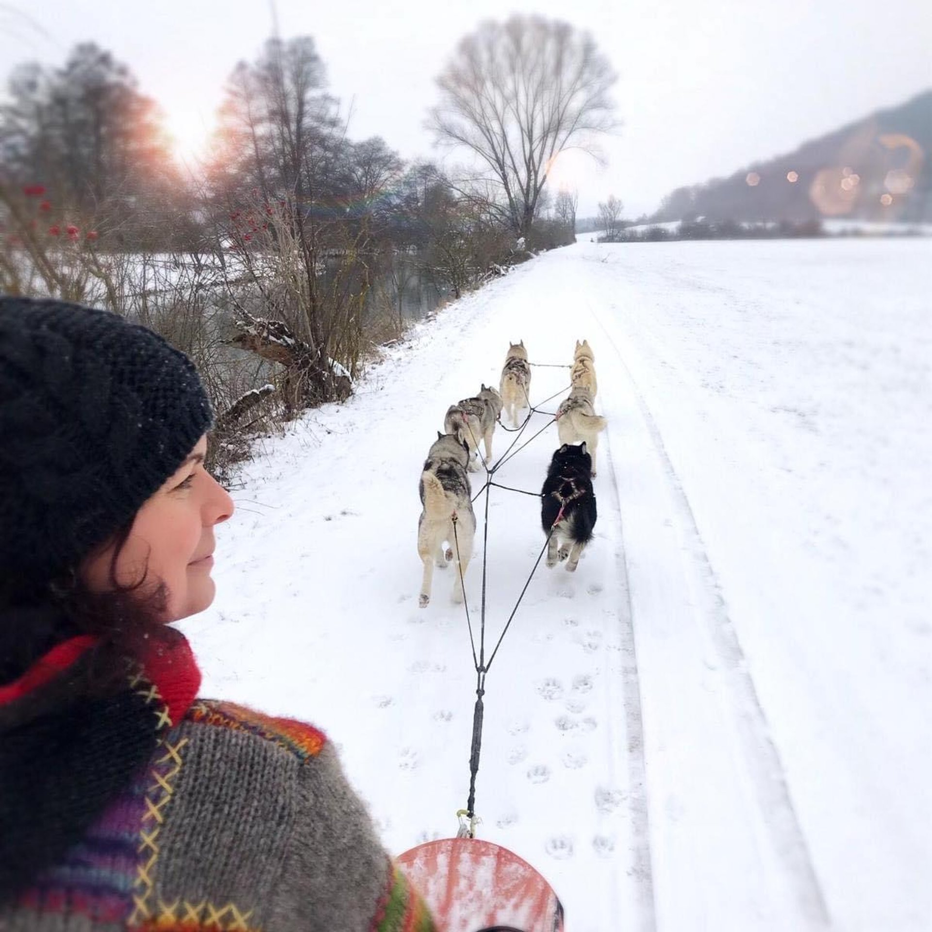 gray computer monitor