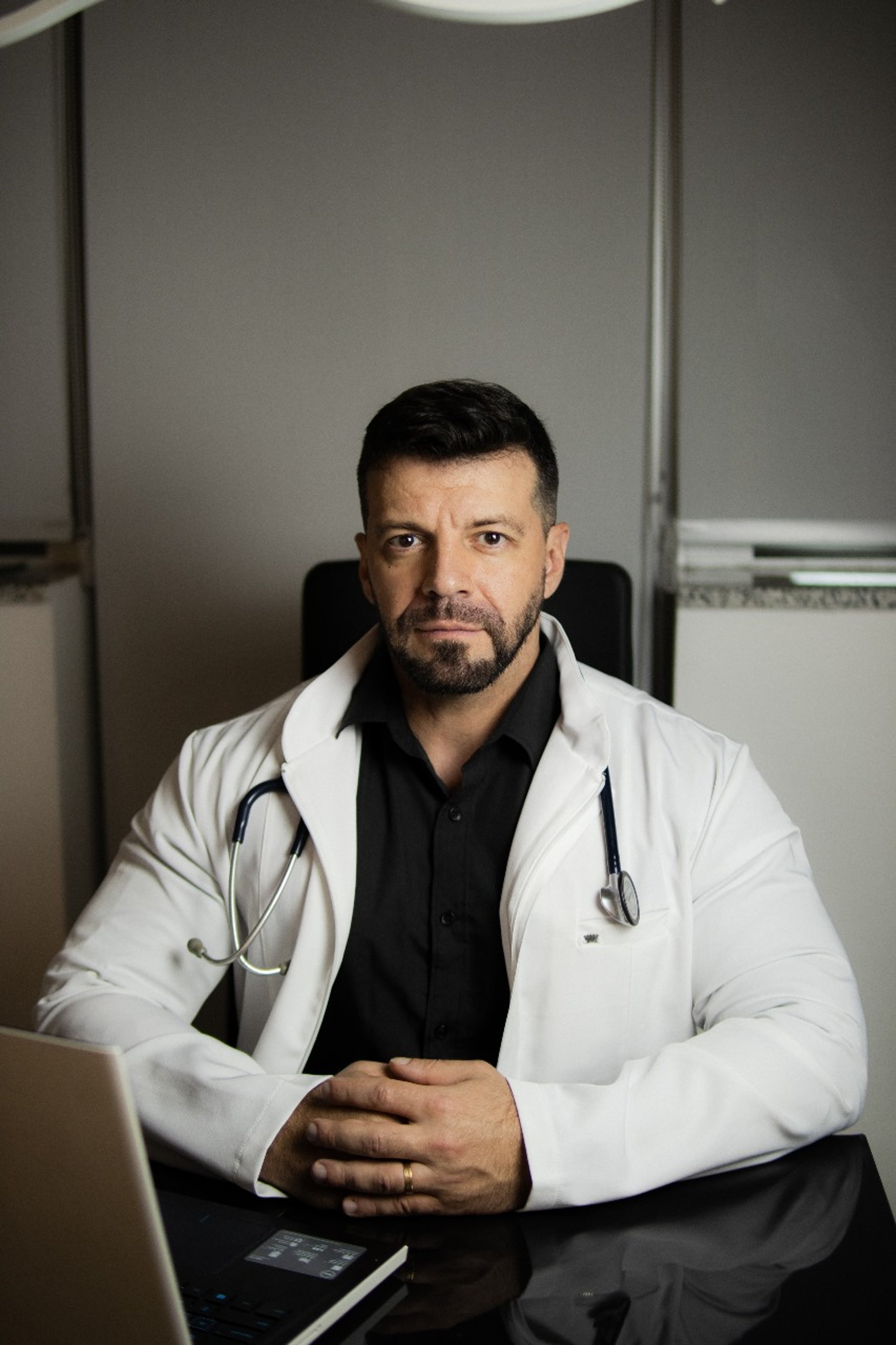 black and white bed linen