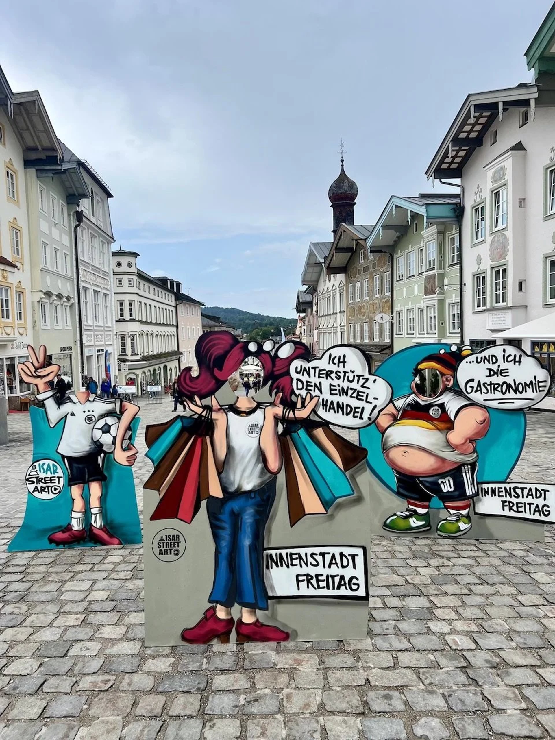 gray computer monitor