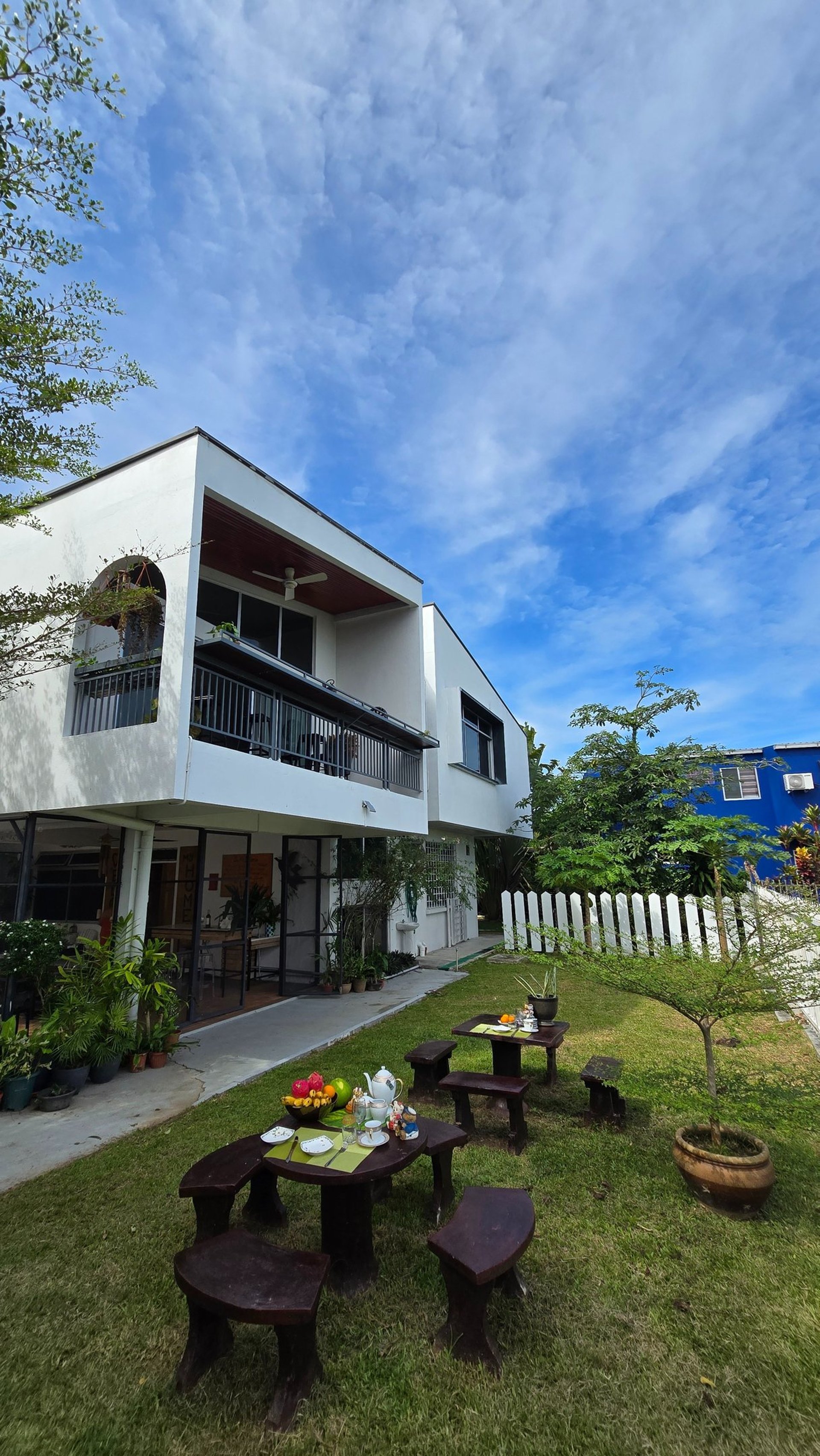 black and white bed linen