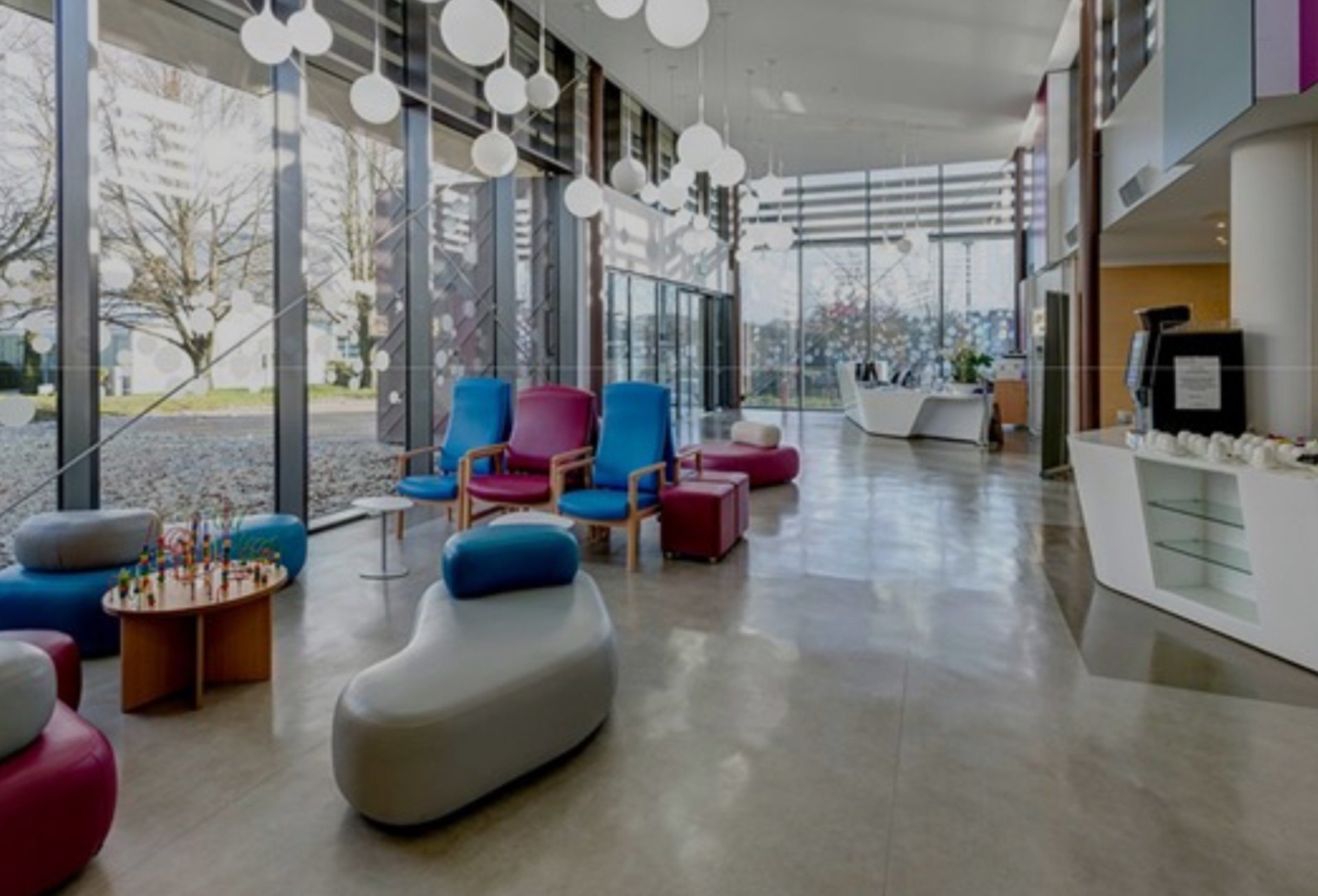 gray computer monitor