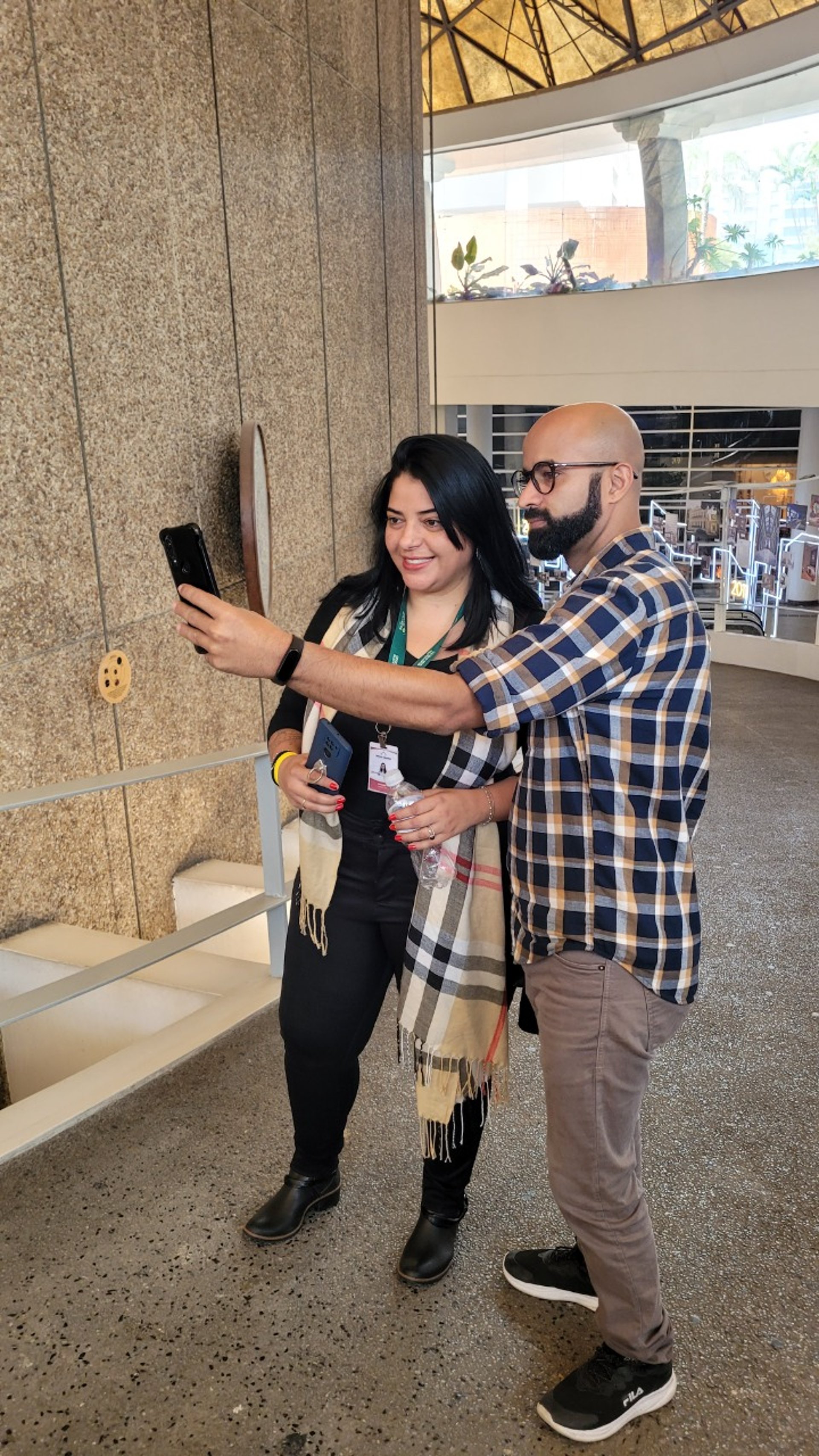 gray computer monitor