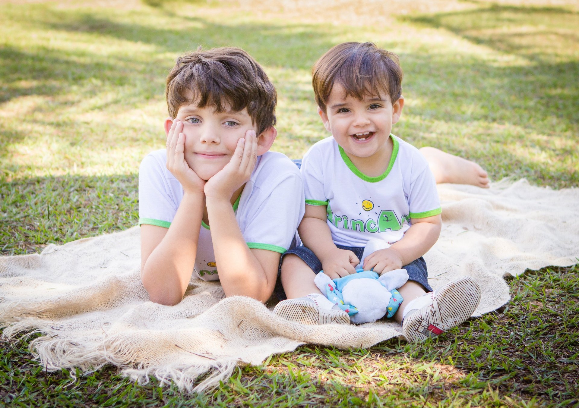black and white bed linen