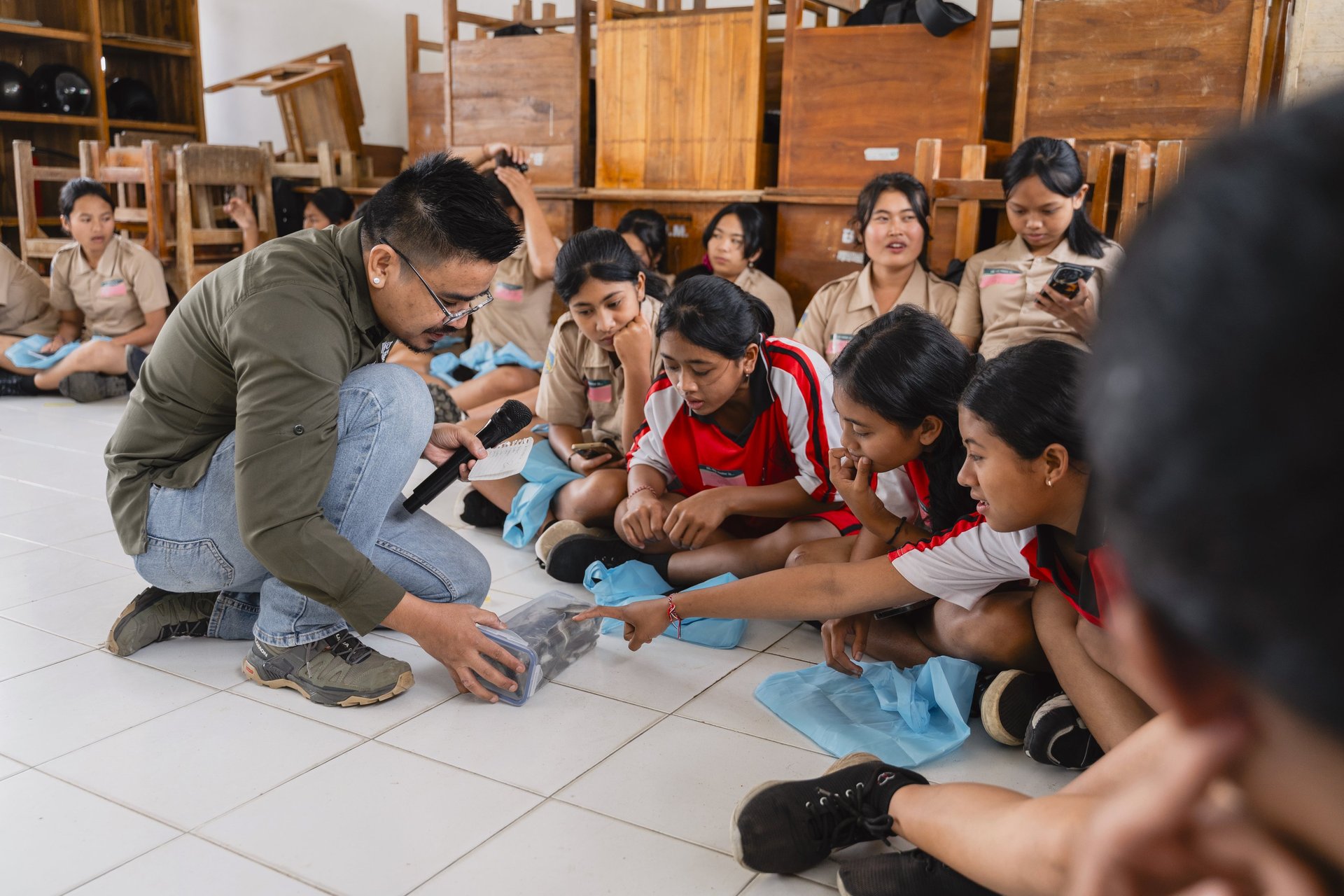 black and white bed linen