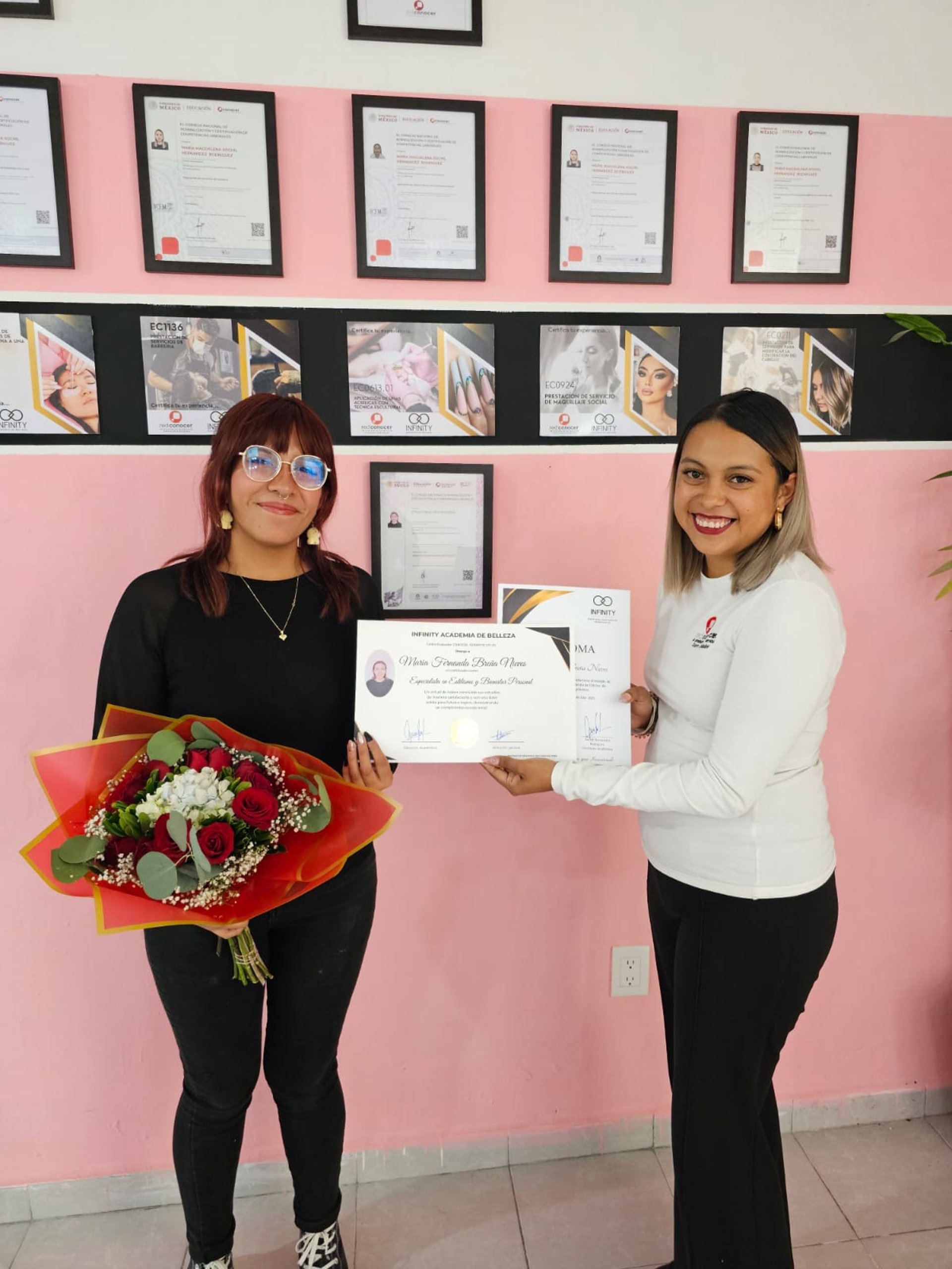 gray computer monitor