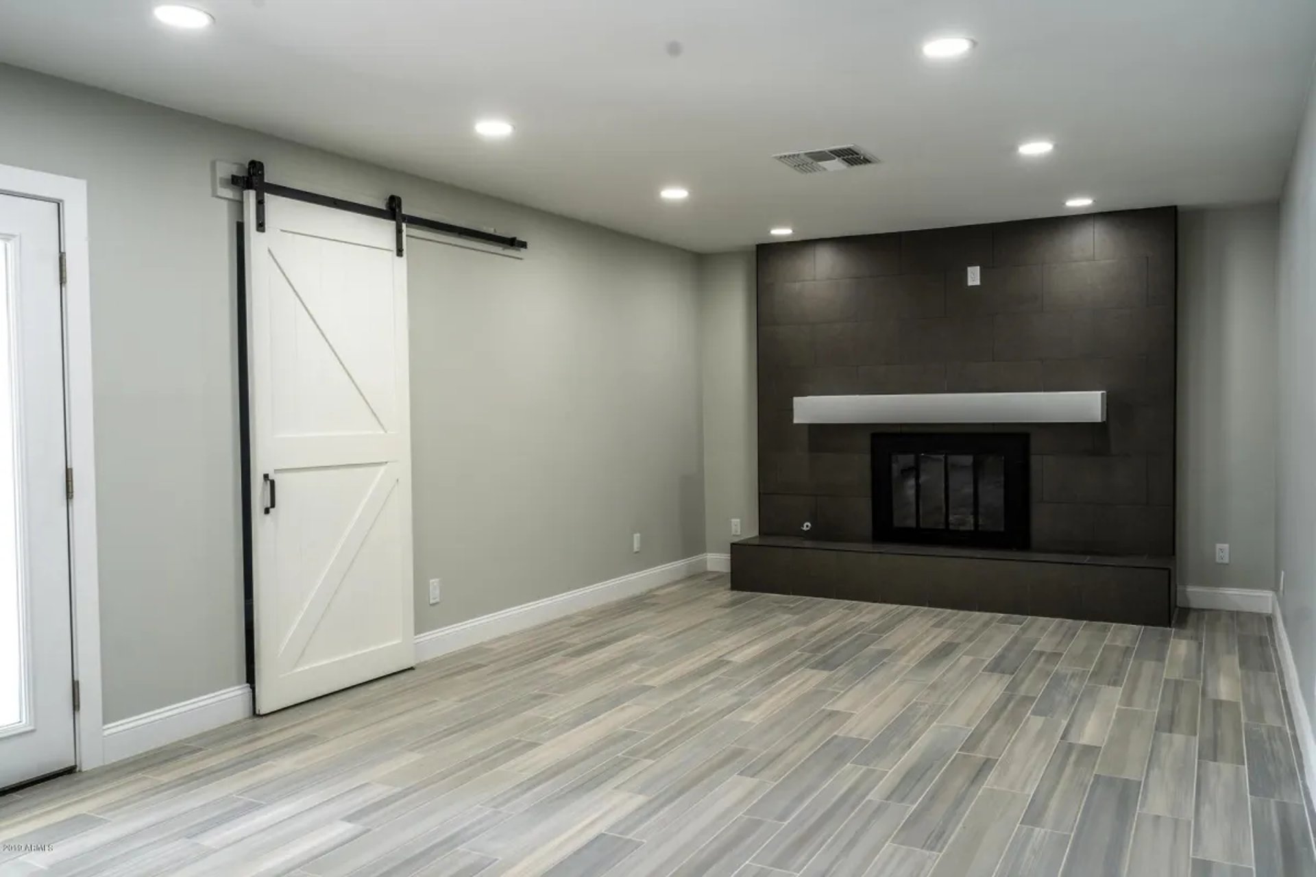 white and gray ceramic tiles