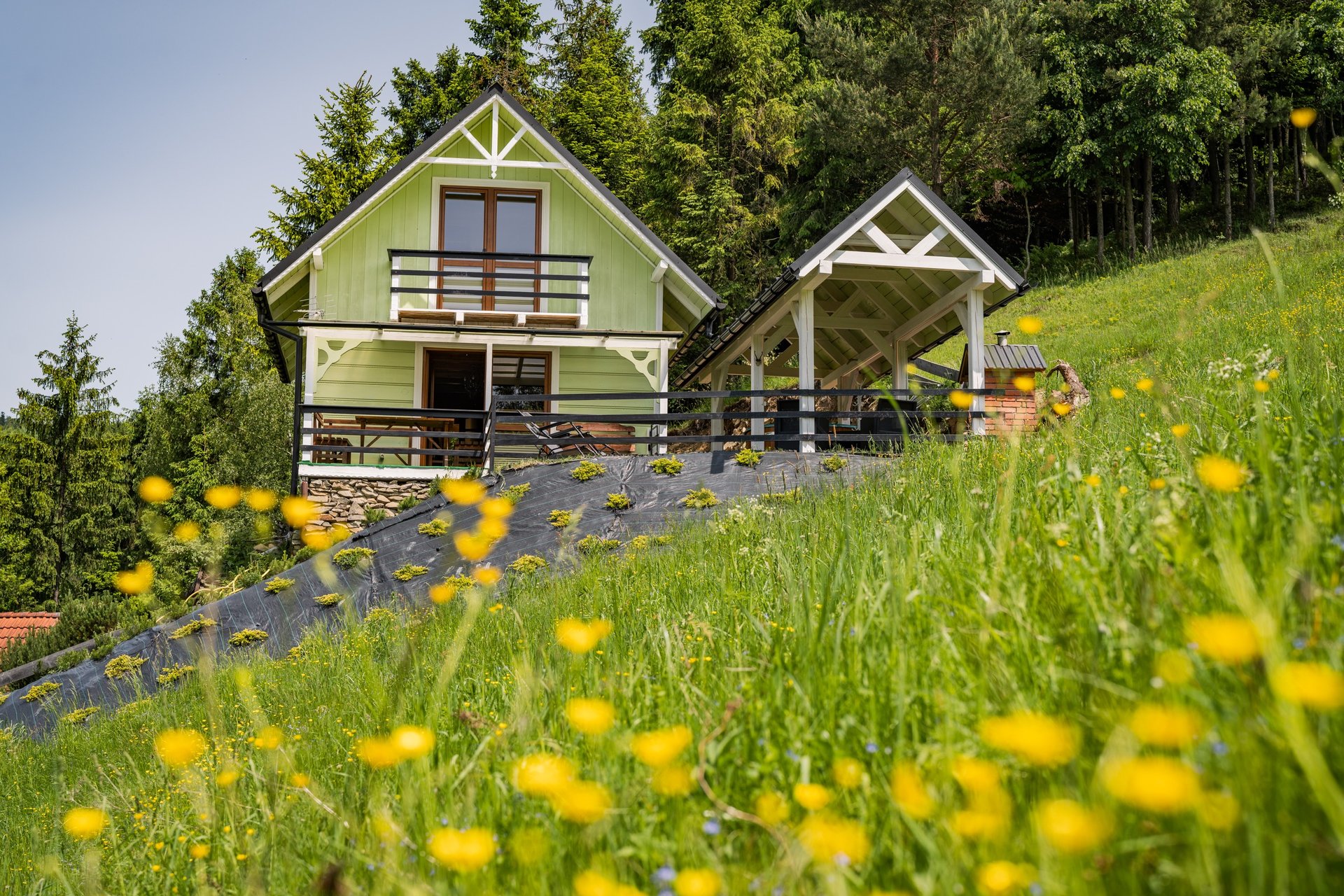 black and white bed linen