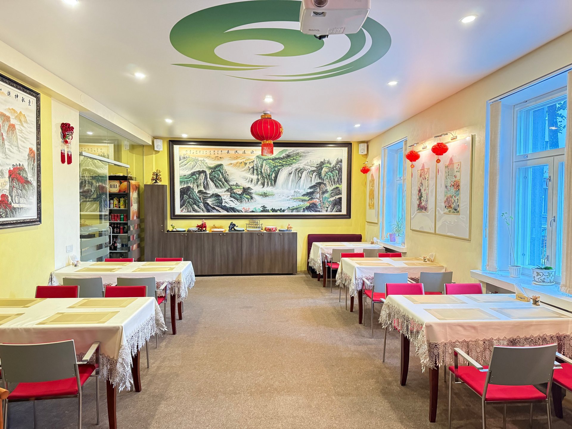 black and white bed linen