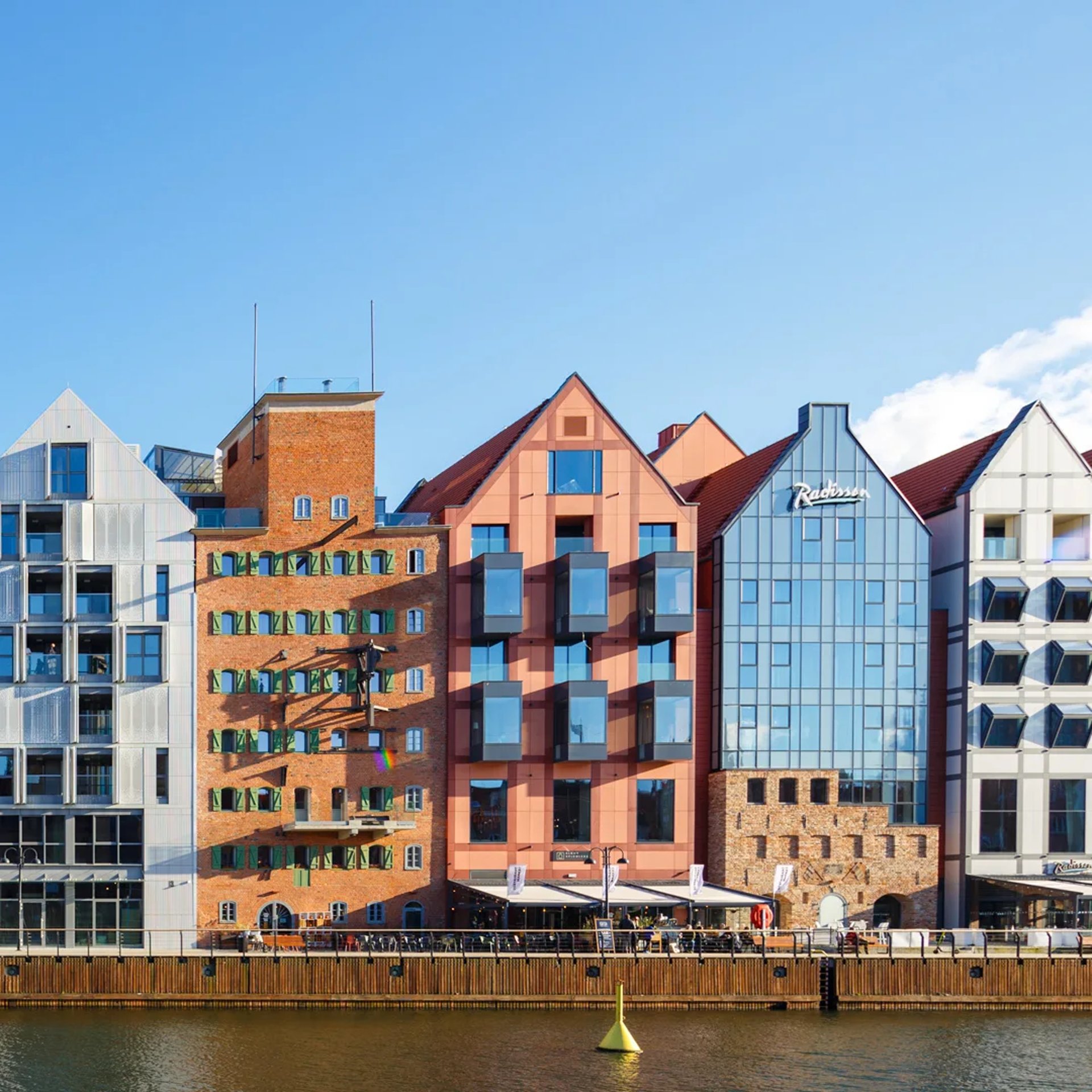 Fotografia architektury – nowoczesne budynki mieszkalne nad Motławą w Gdańsku