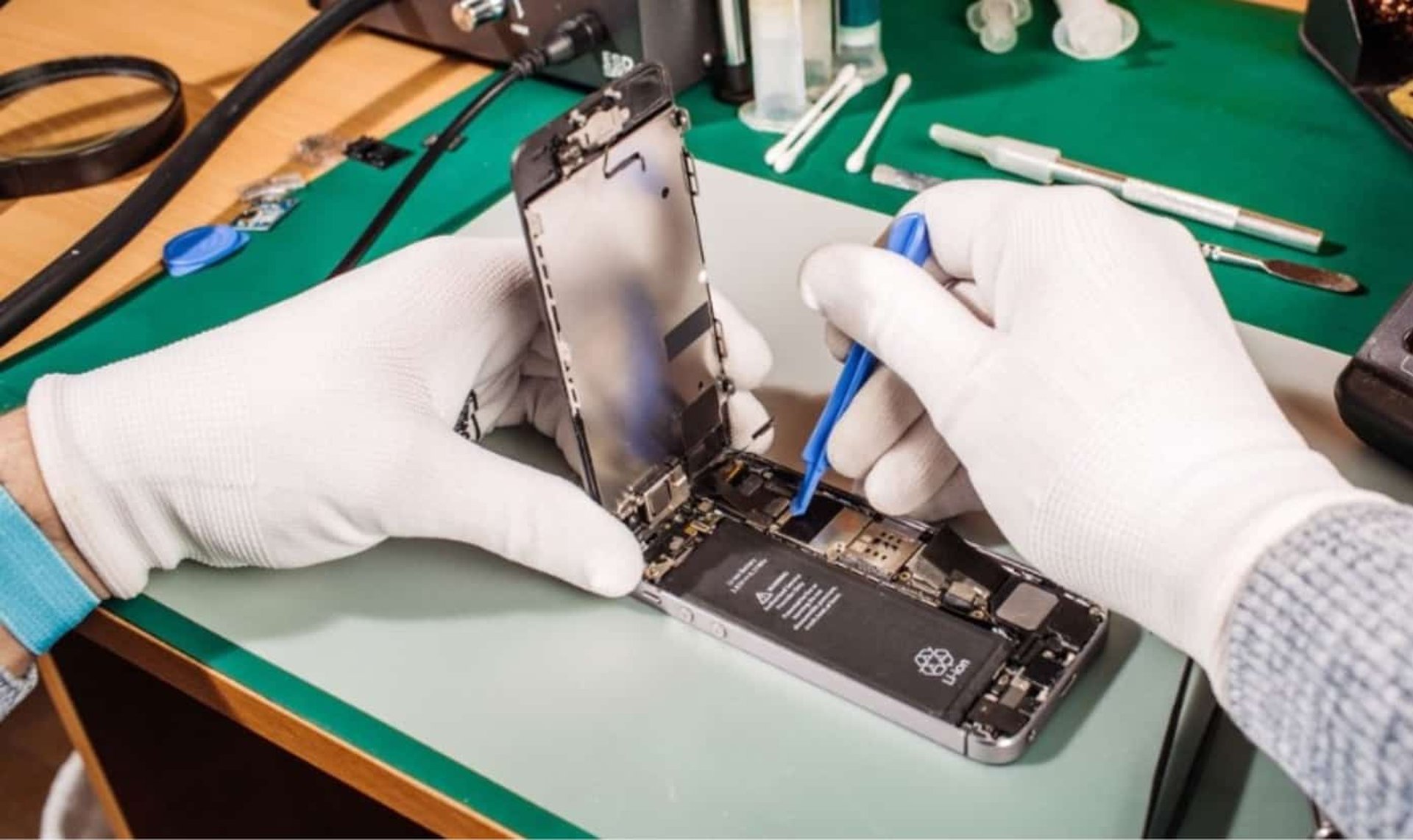 gray computer monitor